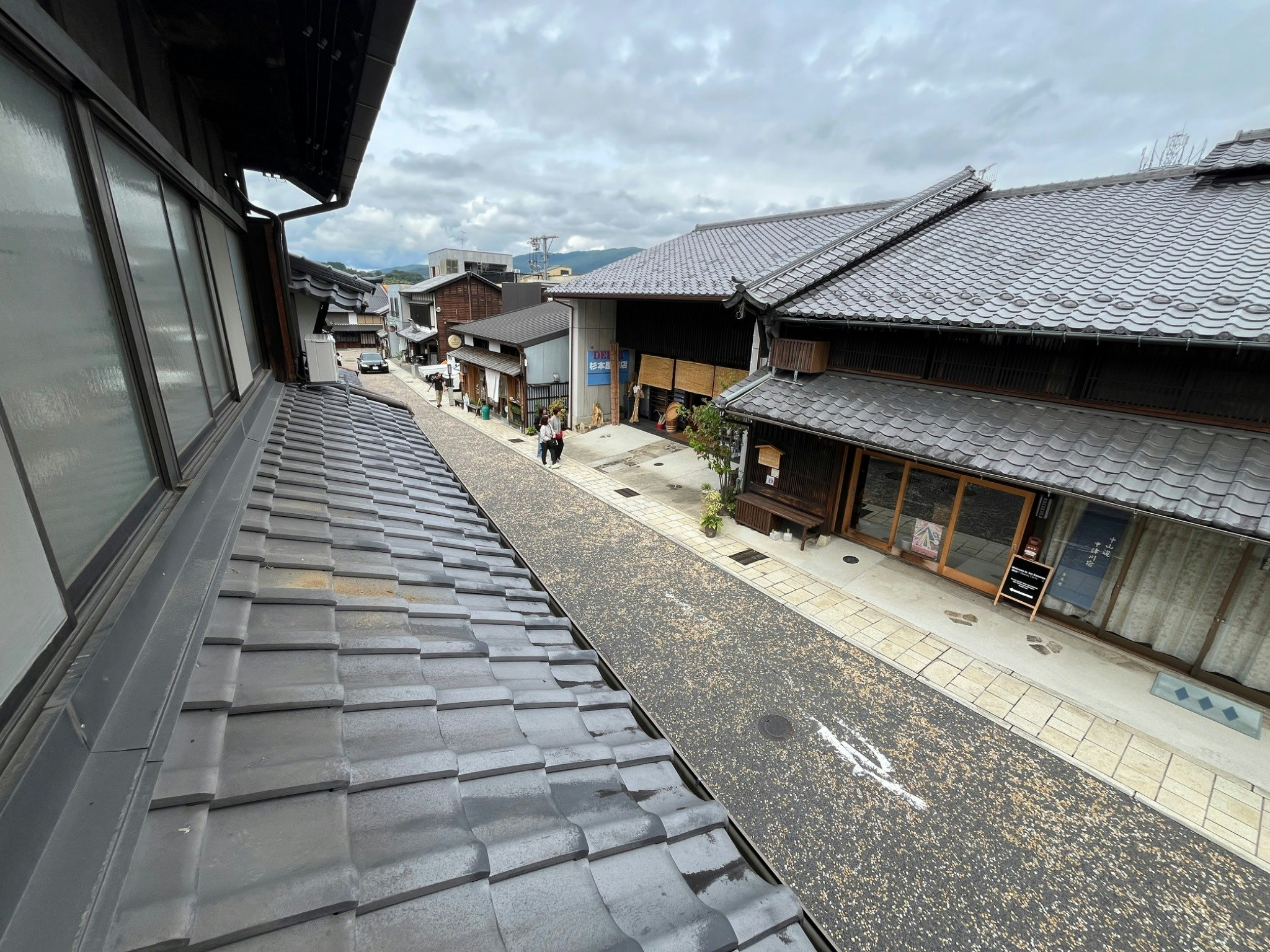 ダブルルーム クイーンベッドバストイレ付き