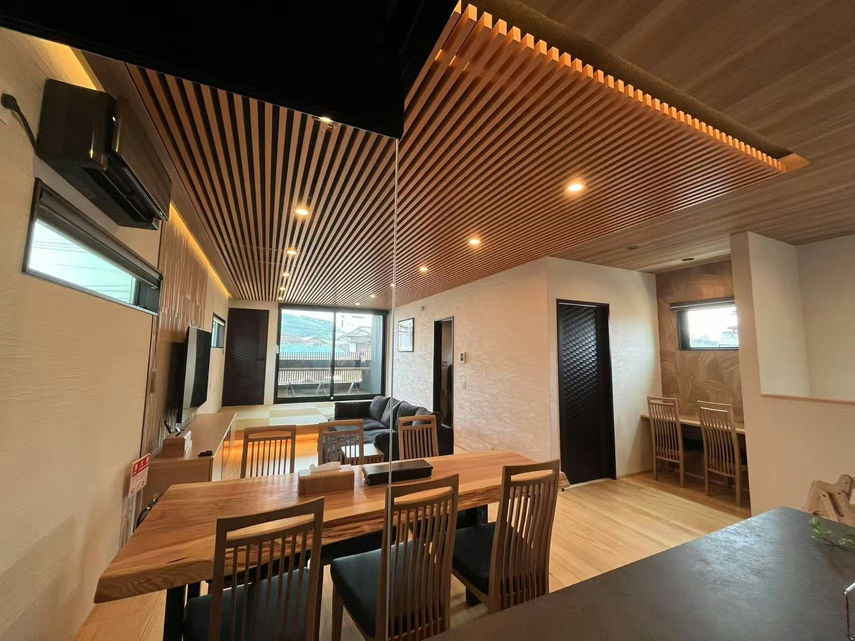 太宰府駅8分 新築  貸切138m2 最大12人 2バスルーム美泡湯 (梅の由竹ノ屋)