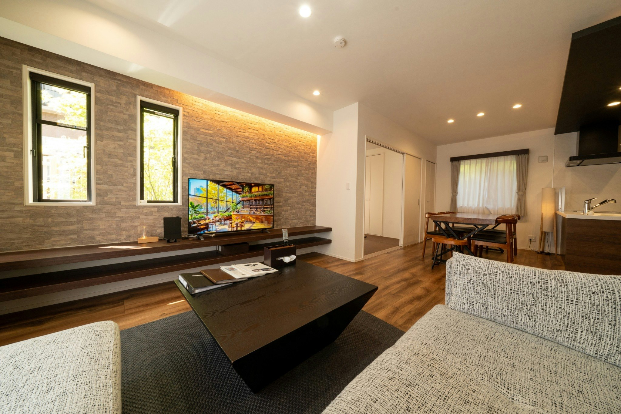 太宰府駅徒歩4分、最大12人、新築の戸建を貸切で滞在、無料駐車場2台 フリーWIFI(梅の由離れ)