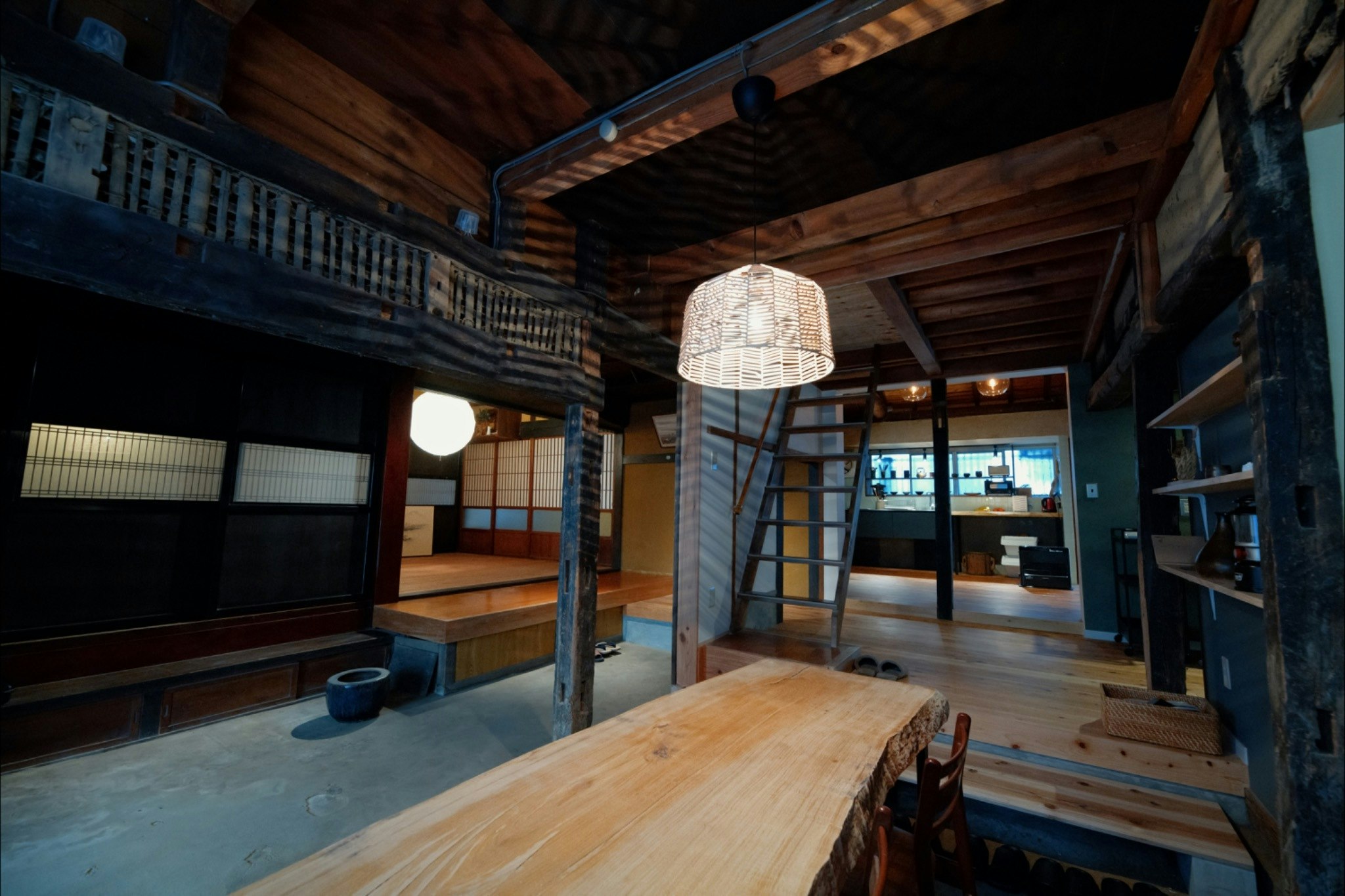 【竹田城跡すぐ】築120年古民家一棟貸宿/伝統文化とモダンのコントラスト