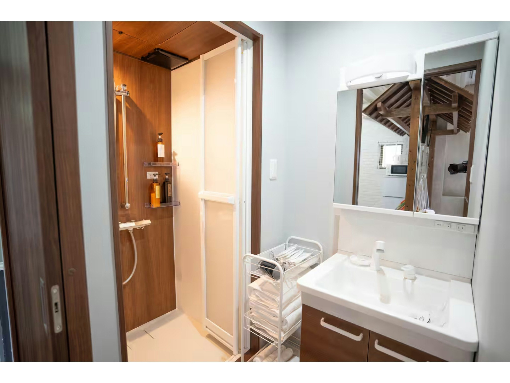 【禁煙】2階/野趣I/広々としたフロアアパート/JR駅9分/ユニバーサルシティ24分