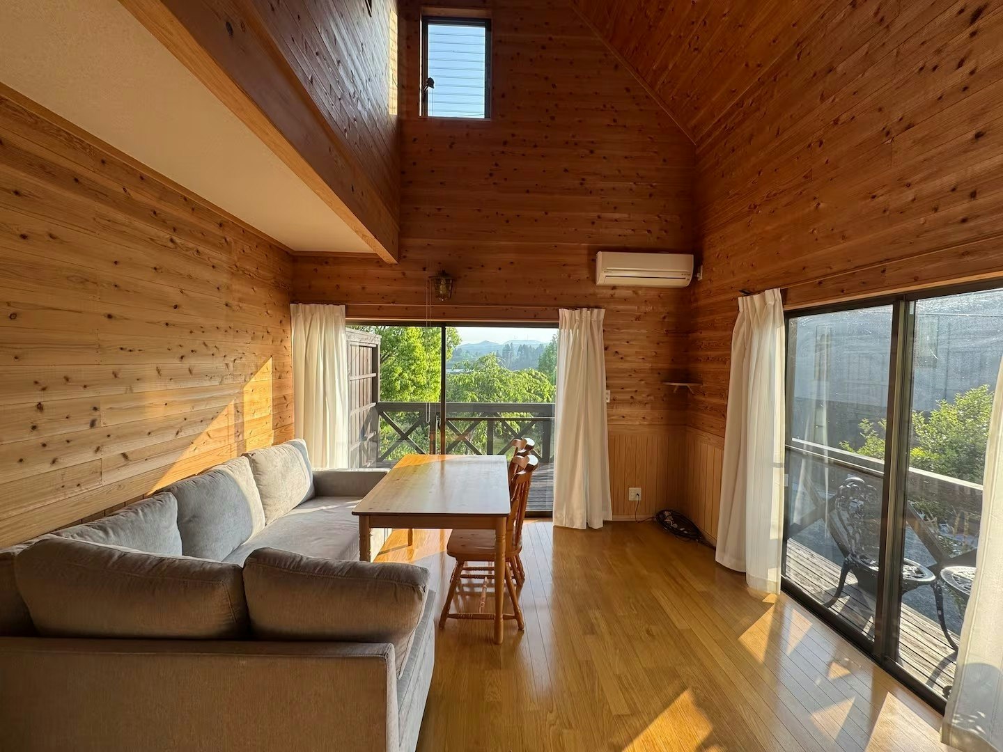 天ヶ瀬の源泉掛け流し温泉、サウナ付き一棟貸切りヴィラ/5名様まで同料金/連泊がお得【~あまやどり~】