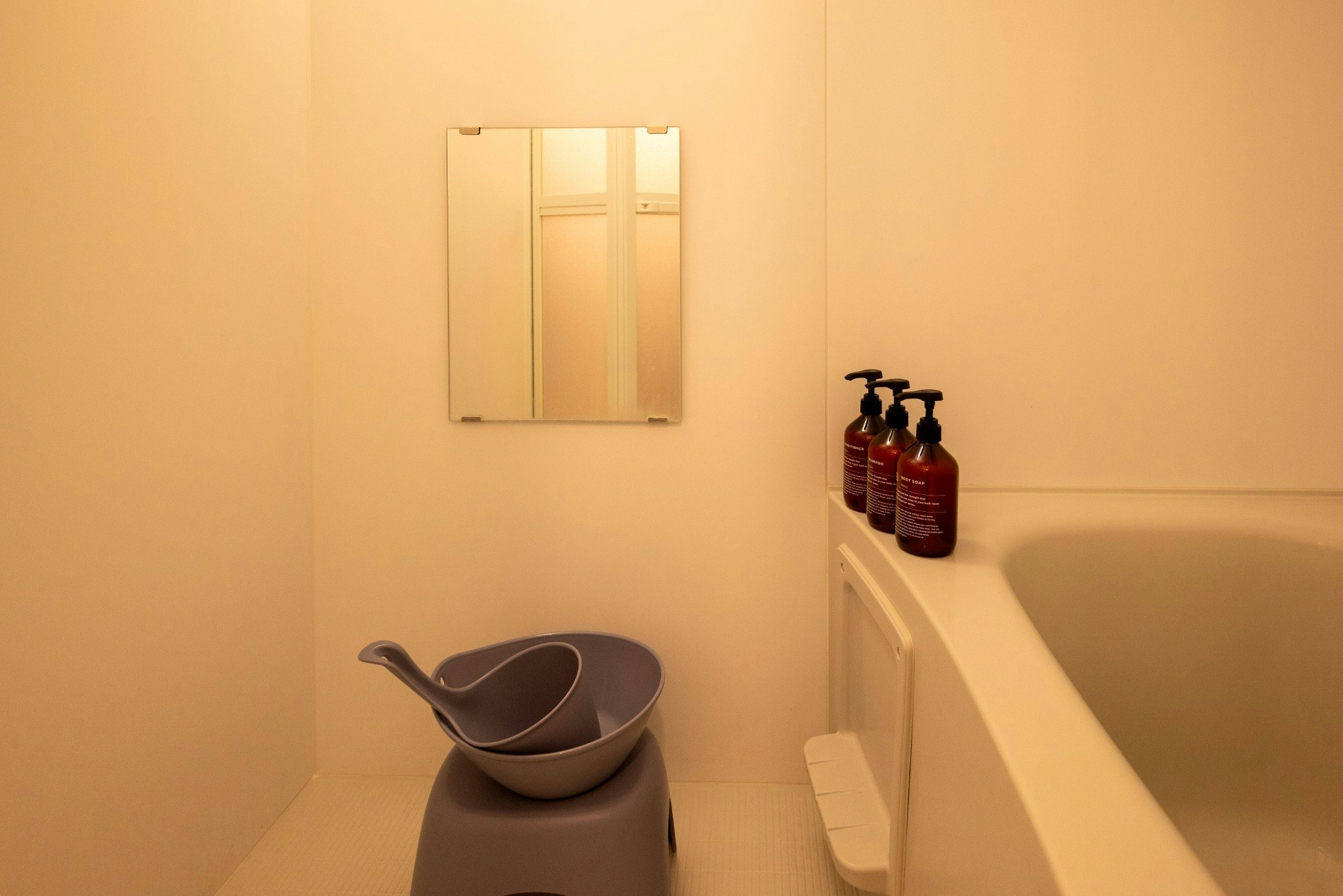 和モダン・黒基調の落ち着いたプライベート空間で、心ほぐれるひとときを