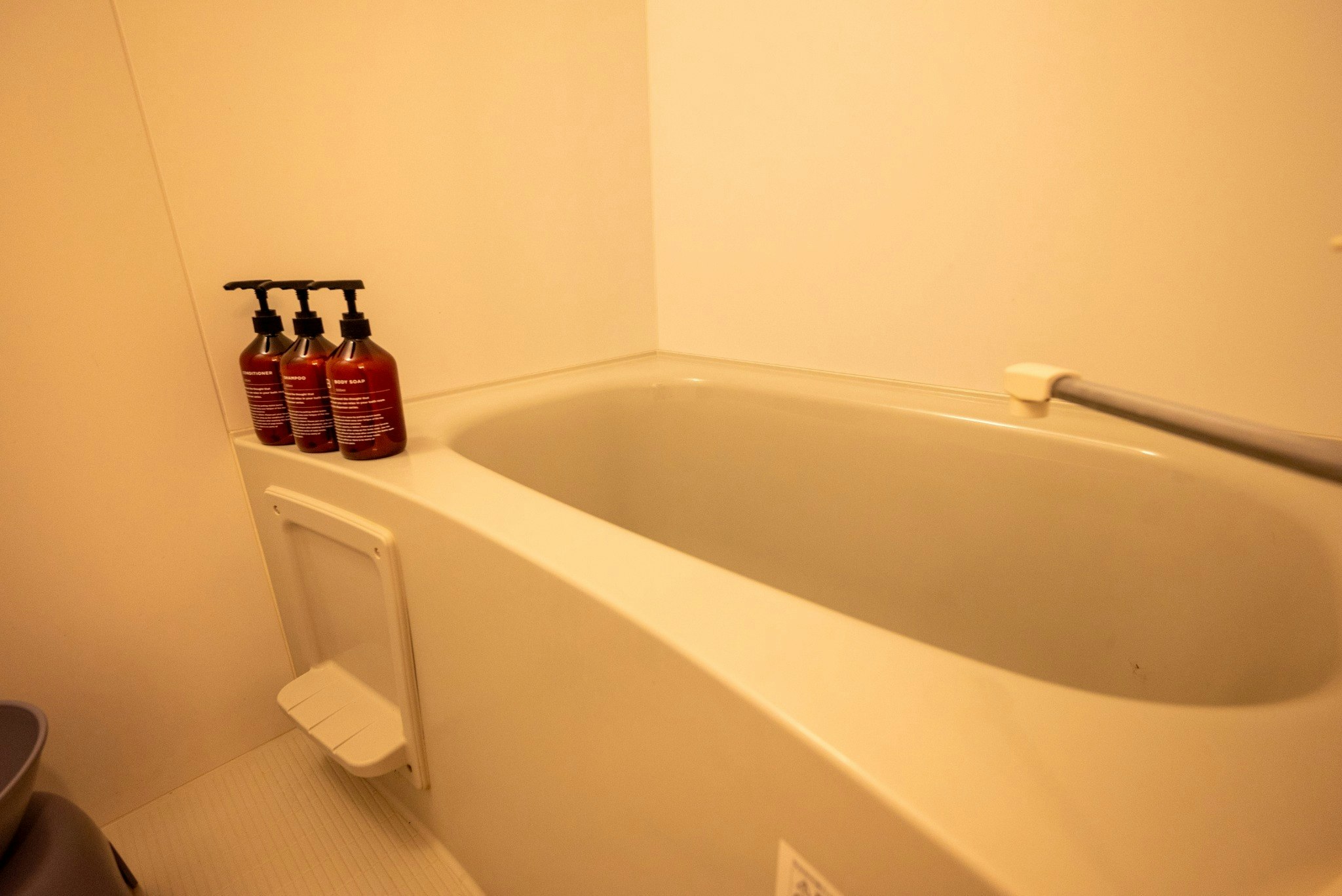 和モダン・黒基調の落ち着いたプライベート空間で、心ほぐれるひとときを