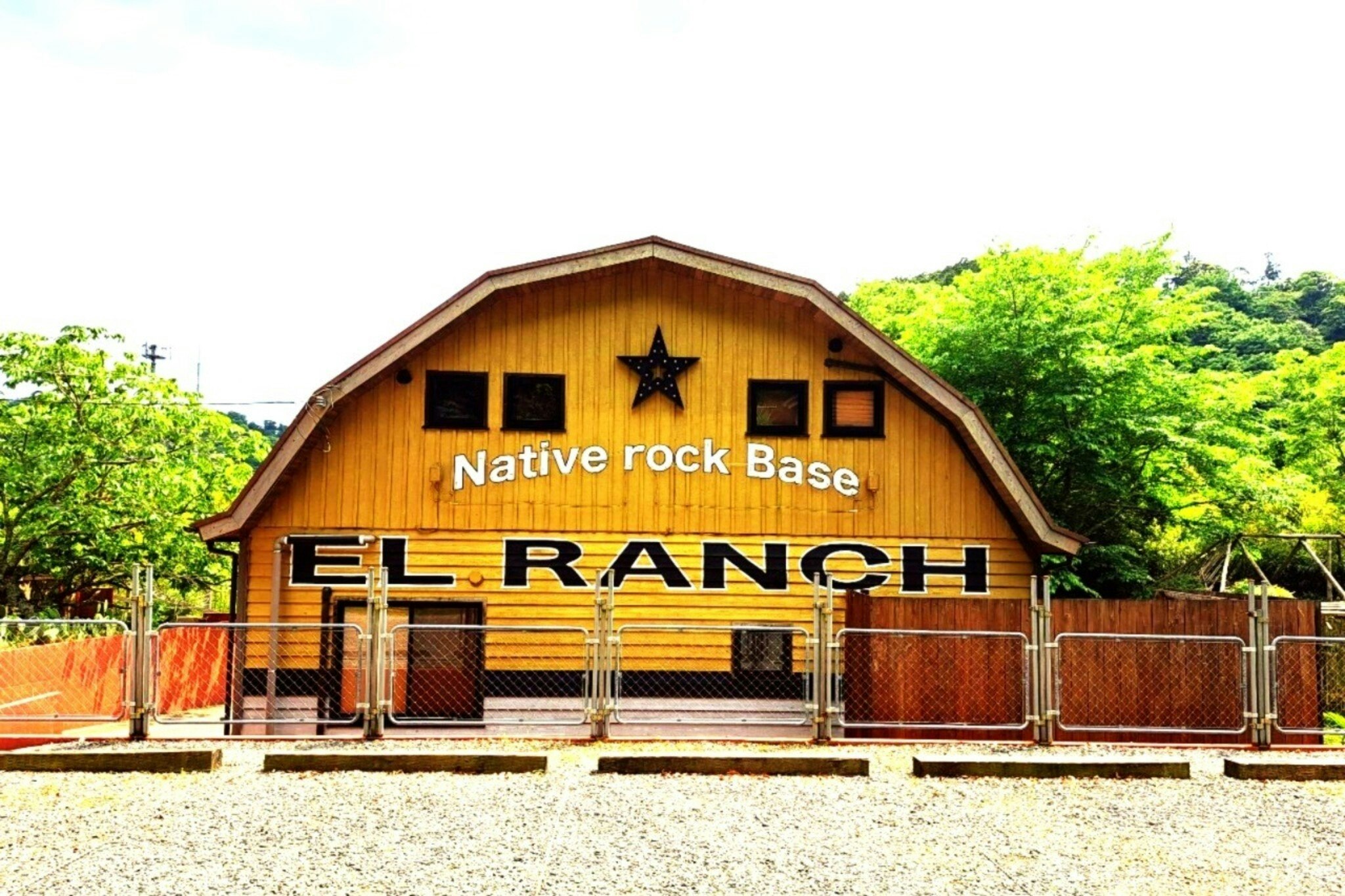 牧場の納屋をイメージしたアメリカンコテージ El Ranch棟