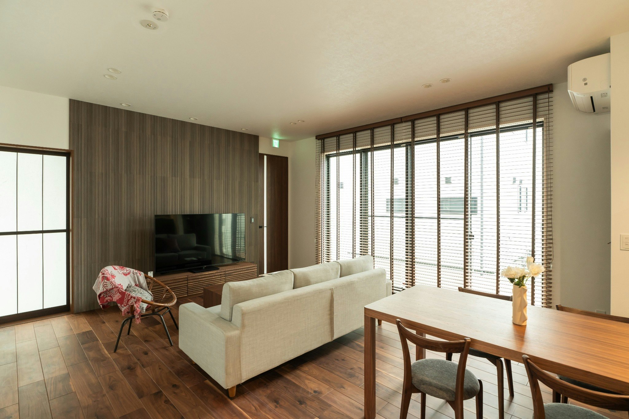 【新築・完全貸切】大型商業施設&観光エリア至近!新興住宅街の快適な一軒家
