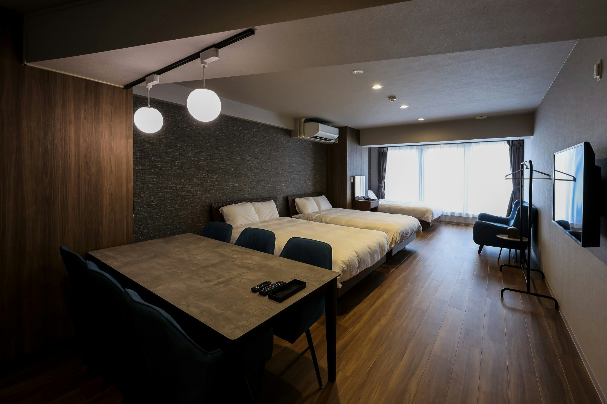 福岡市内や太宰府へのアクセスに便利! 観光にもビジネスにも嬉しい新装されたお部屋。最大6名宿泊可。