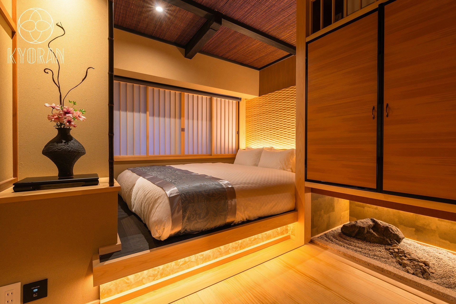 東本願寺3分、京都駅10分、3LDK・最大7名、静寂と贅沢が調和する洗練の町家