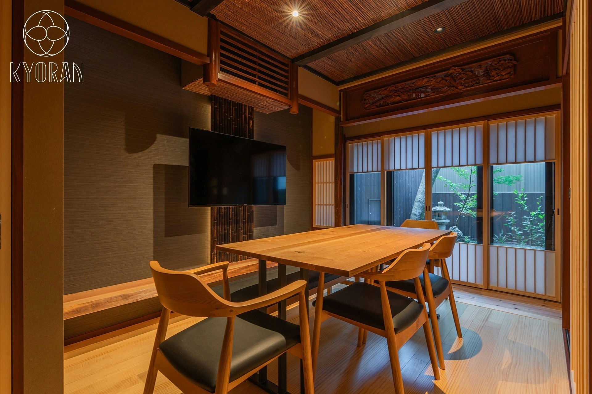 東本願寺3分、京都駅10分、3LDK・最大7名、静寂と贅沢が調和する洗練の町家