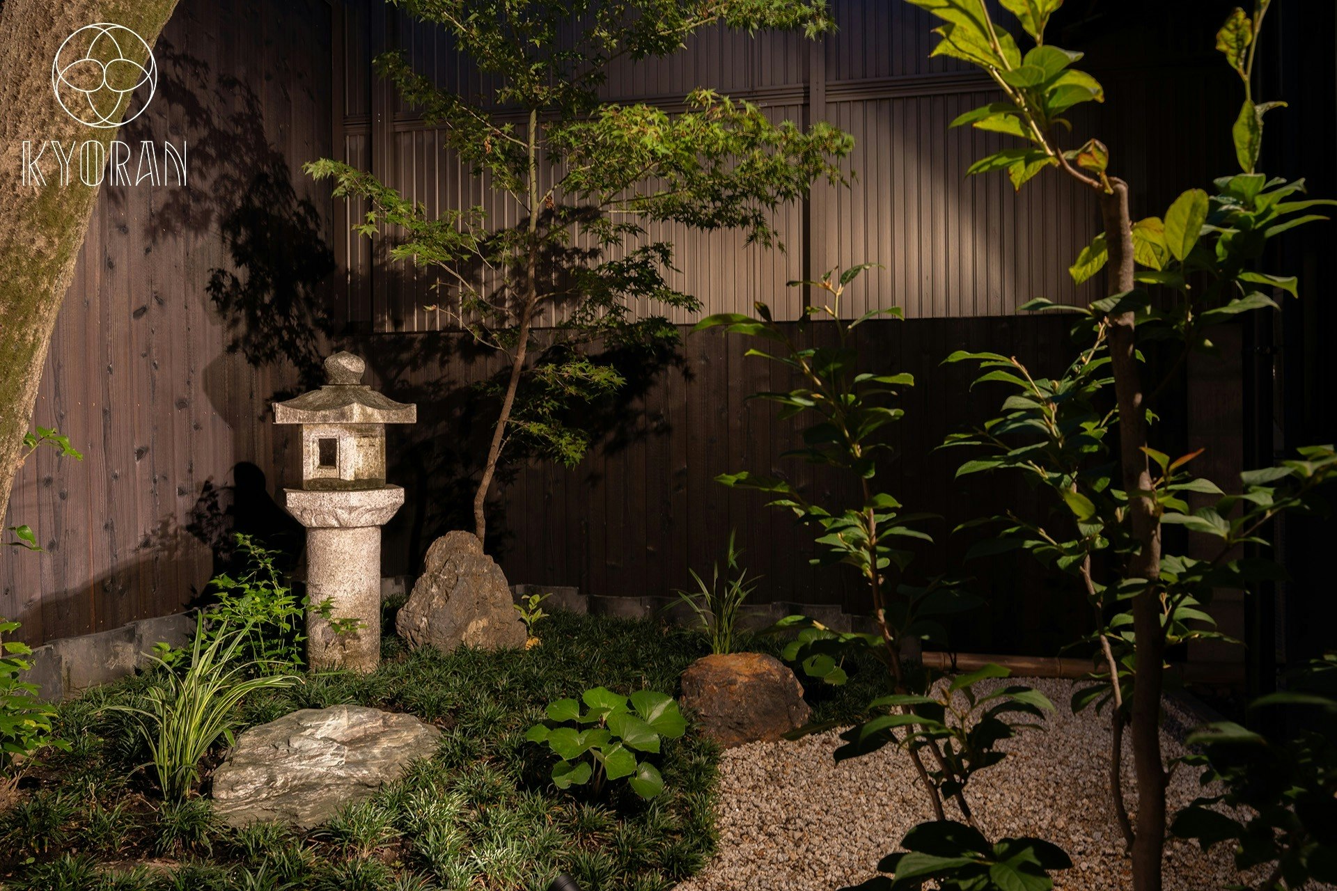 東本願寺3分、京都駅10分、3LDK・最大7名、静寂と贅沢が調和する洗練の町家