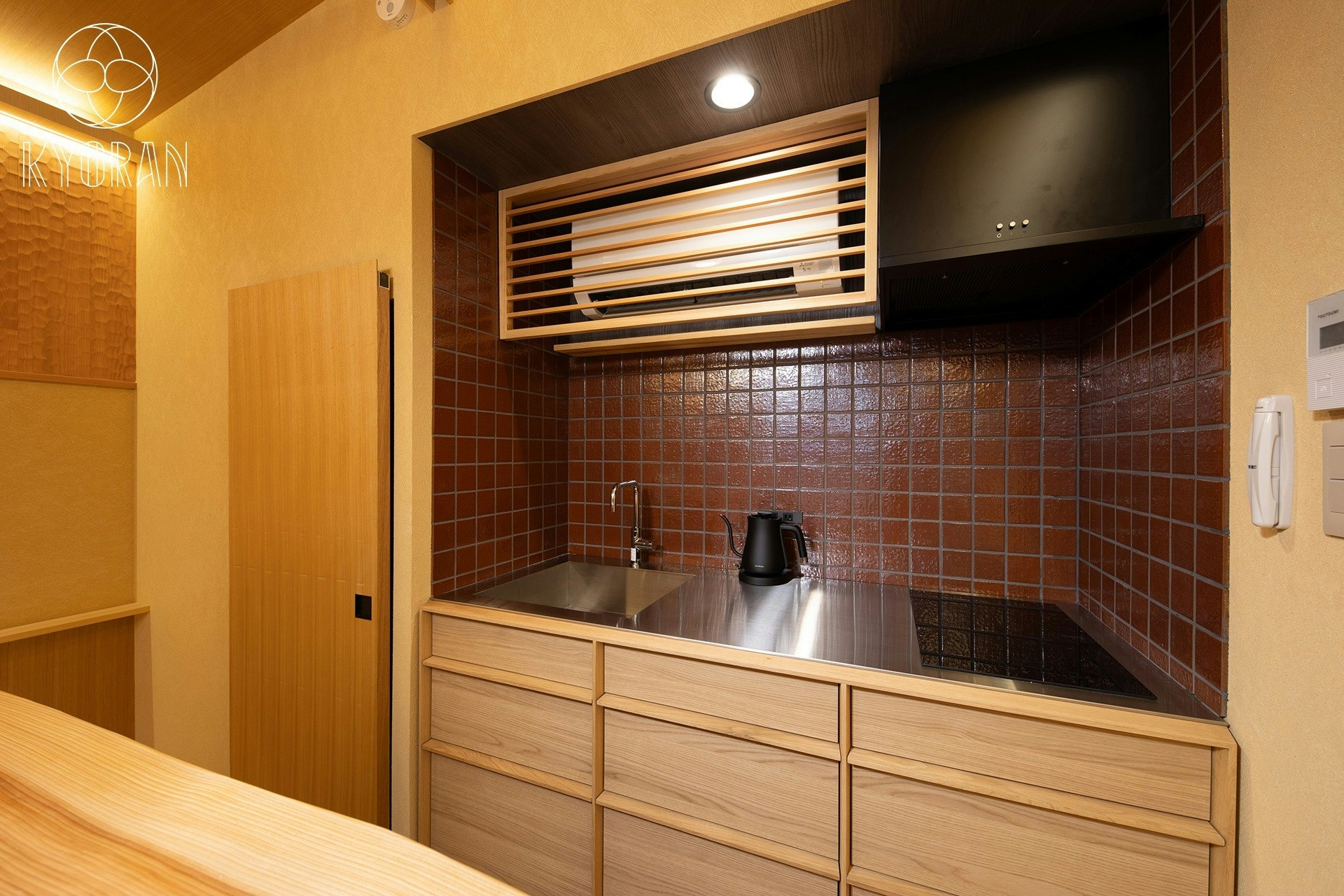 伏見稲荷大社6分、3LDK・最大8名、静寂と贅沢が調和する洗練の町家一棟貸し