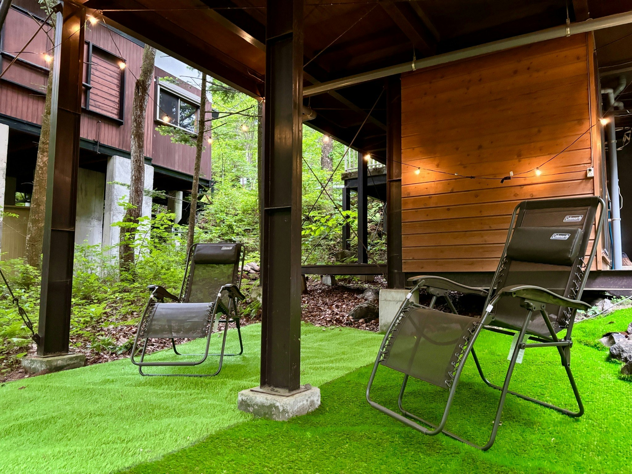 広々ウッドデッキ&テラスで野鳥とリスの観察・キッズスペースでLEGOの壁を作ろう!