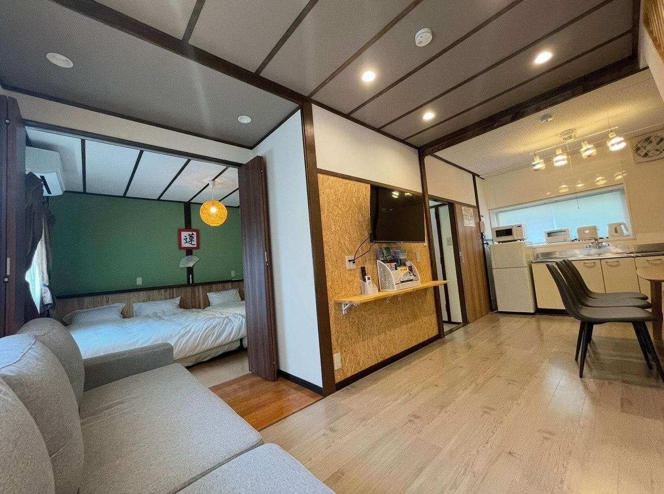 和モダンメゾネット/広々人工芝/BBQ/焚き火/最大8名/無料駐車場あり