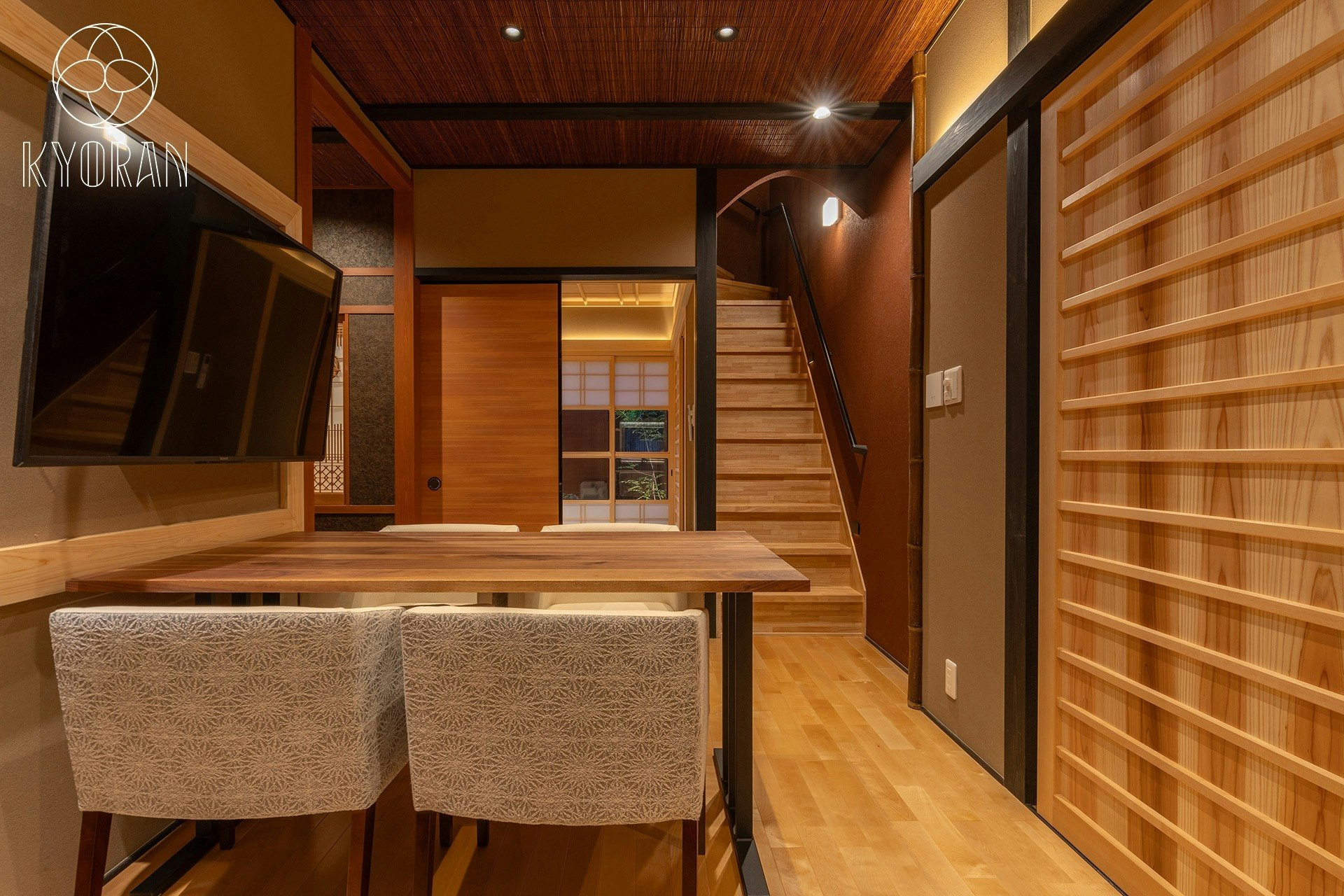 京都駅8分、東福寺駅徒歩4分、2LDK、最大5名~ 和の匠が彩る、上質な町家空間