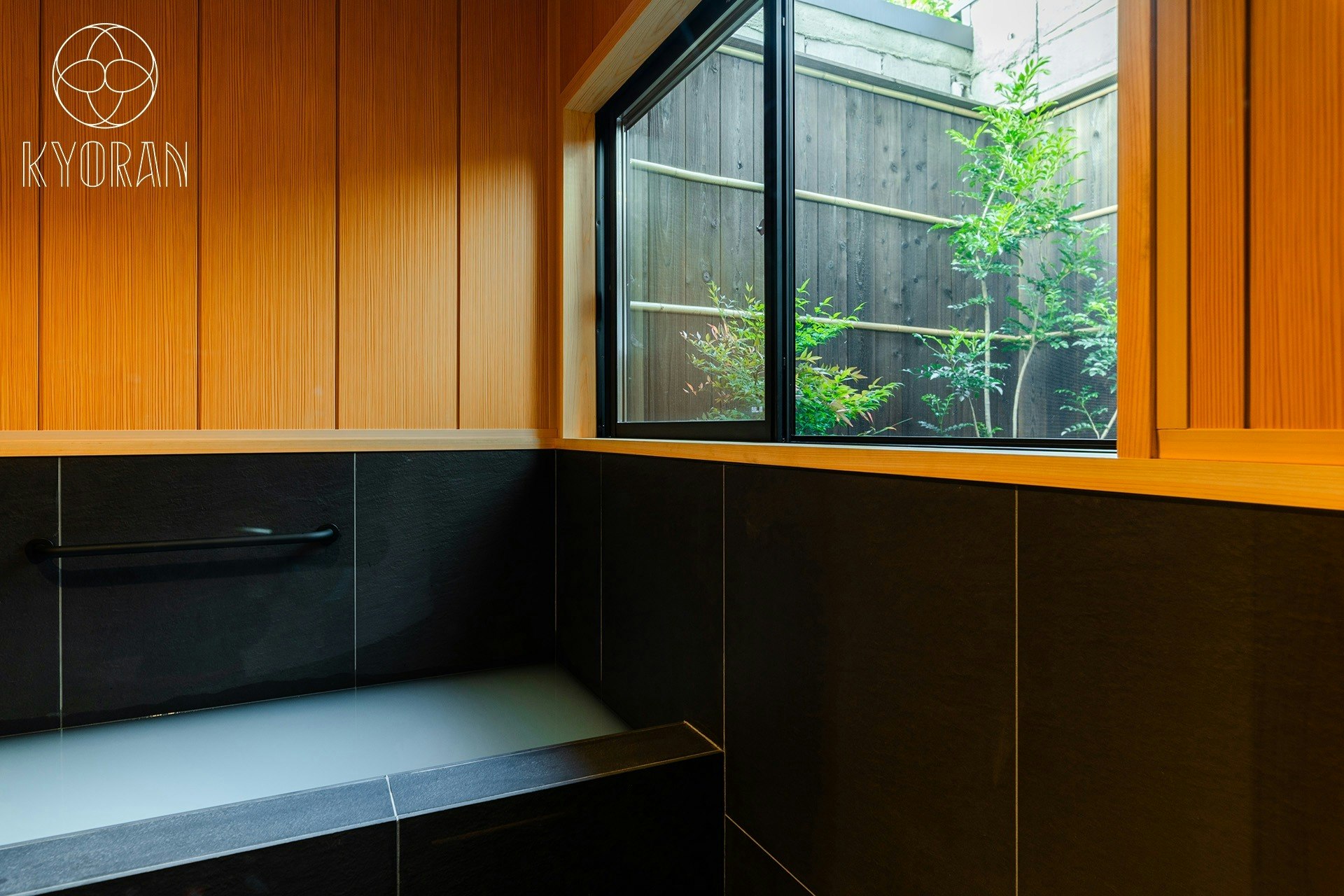 京都駅より徒歩6分、アクセス便利好立地、9名3LDK~贅沢を愉しむ雅な空間