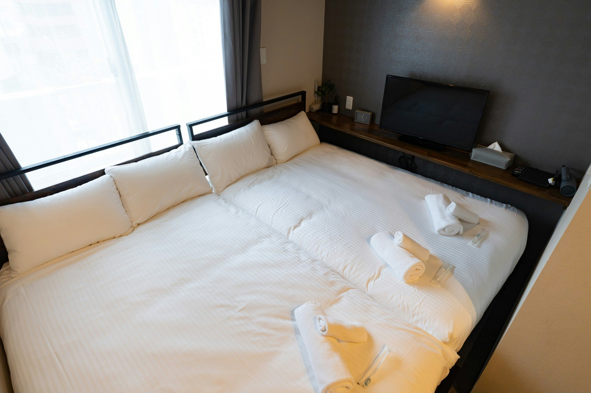 美栄橋駅から徒歩9分/泊ふ頭旅客ターミナルや国際通り徒歩圏内/那覇空港から車で10分/4名様宿泊可能