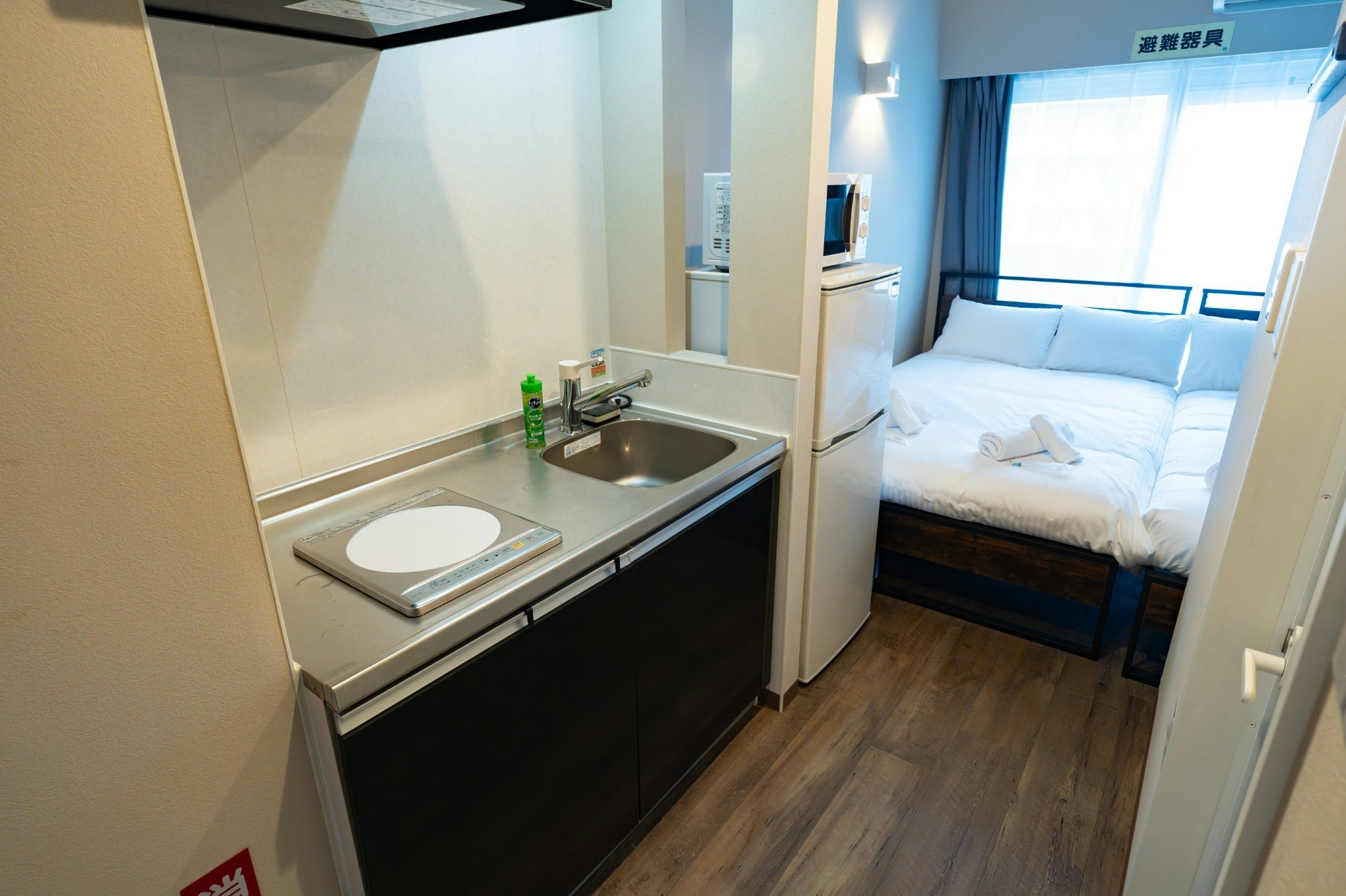 美栄橋駅から徒歩9分/泊ふ頭旅客ターミナルや国際通り徒歩圏内/那覇空港から車で10分/4名様宿泊可能