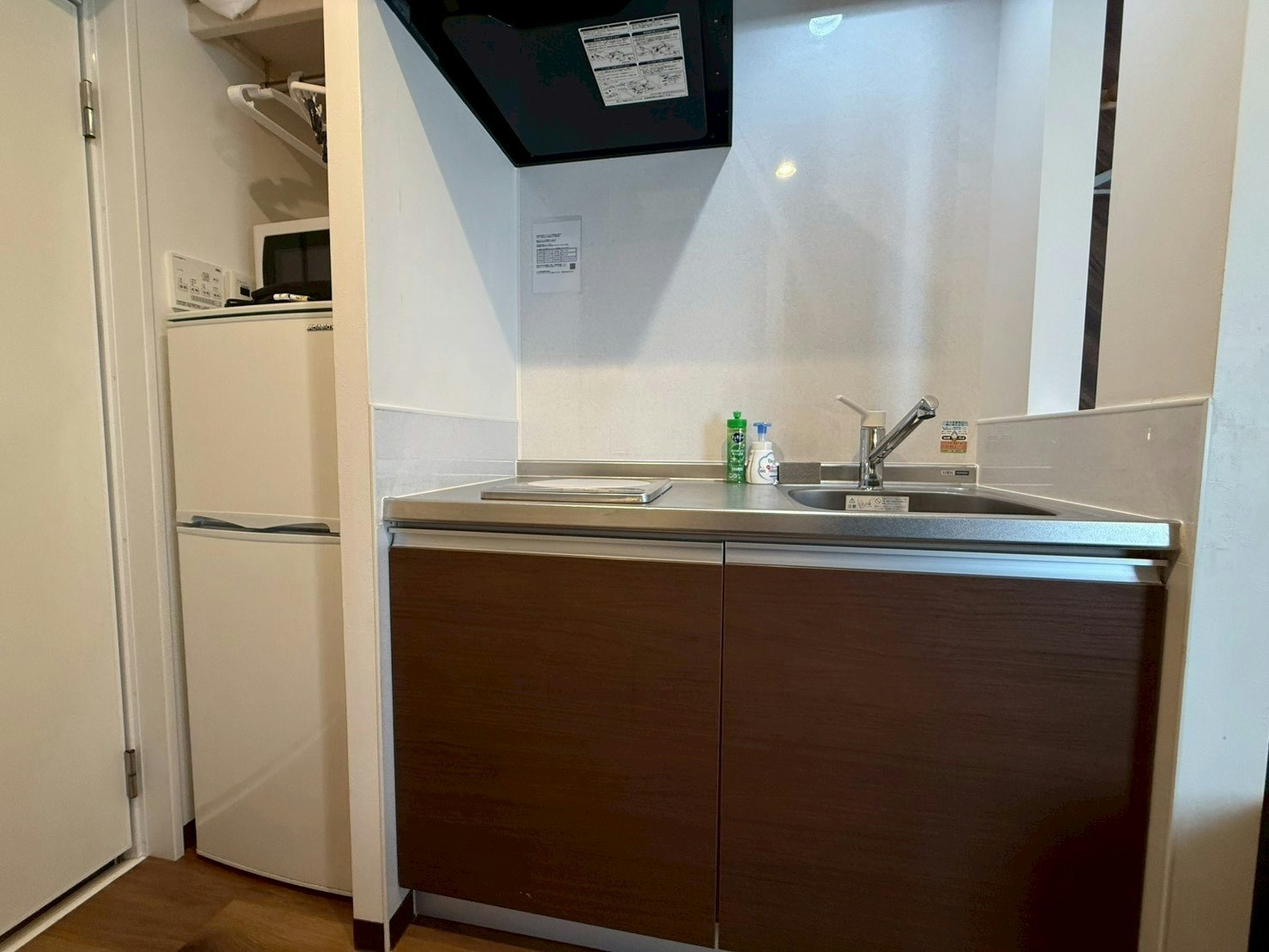 美栄橋駅から徒歩9分/泊ふ頭旅客ターミナルや国際通り徒歩圏内/那覇空港から車で10分/3名様宿泊可能