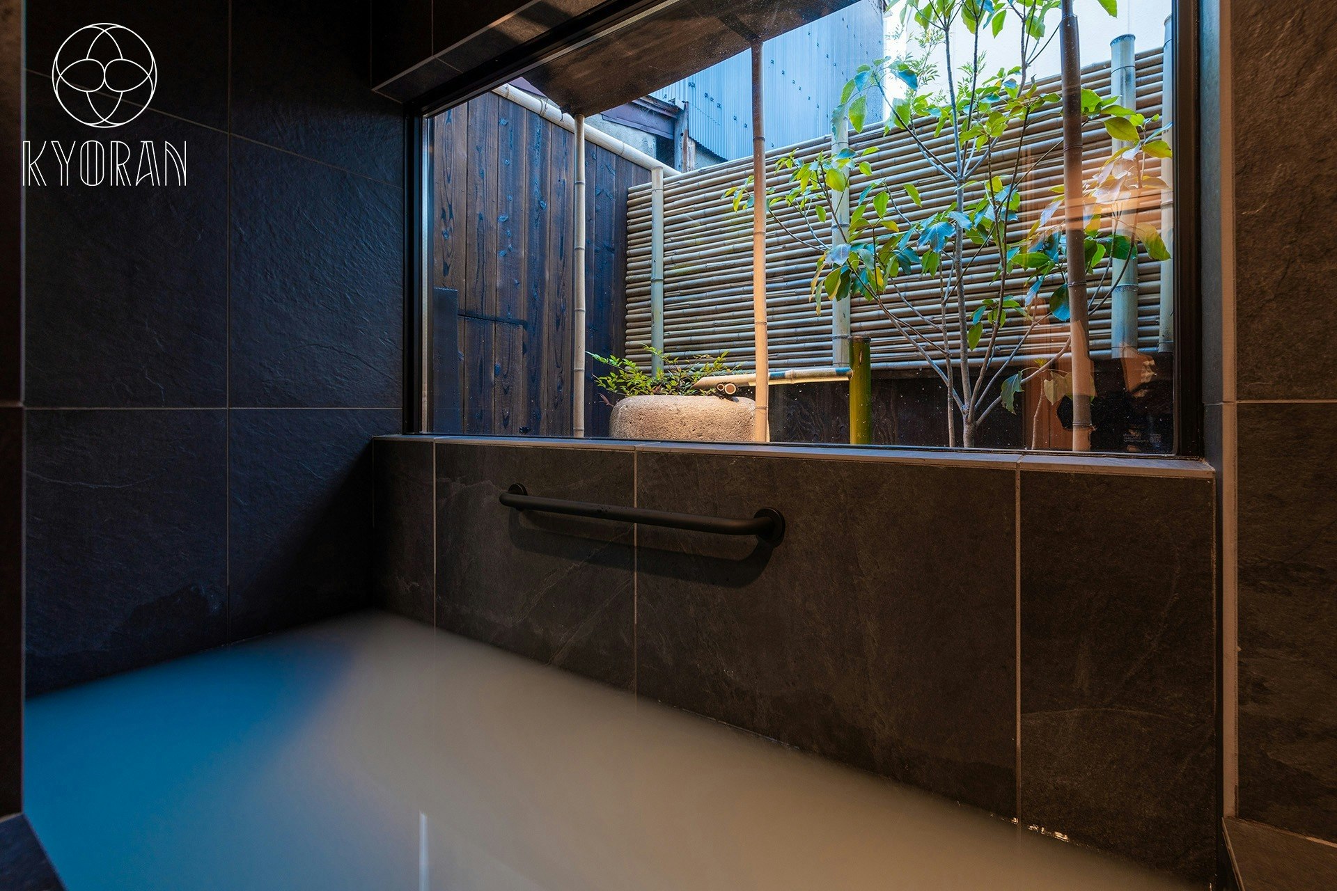 京都駅より徒歩6分、8名3LDK~贅沢を愉しむ雅な空間