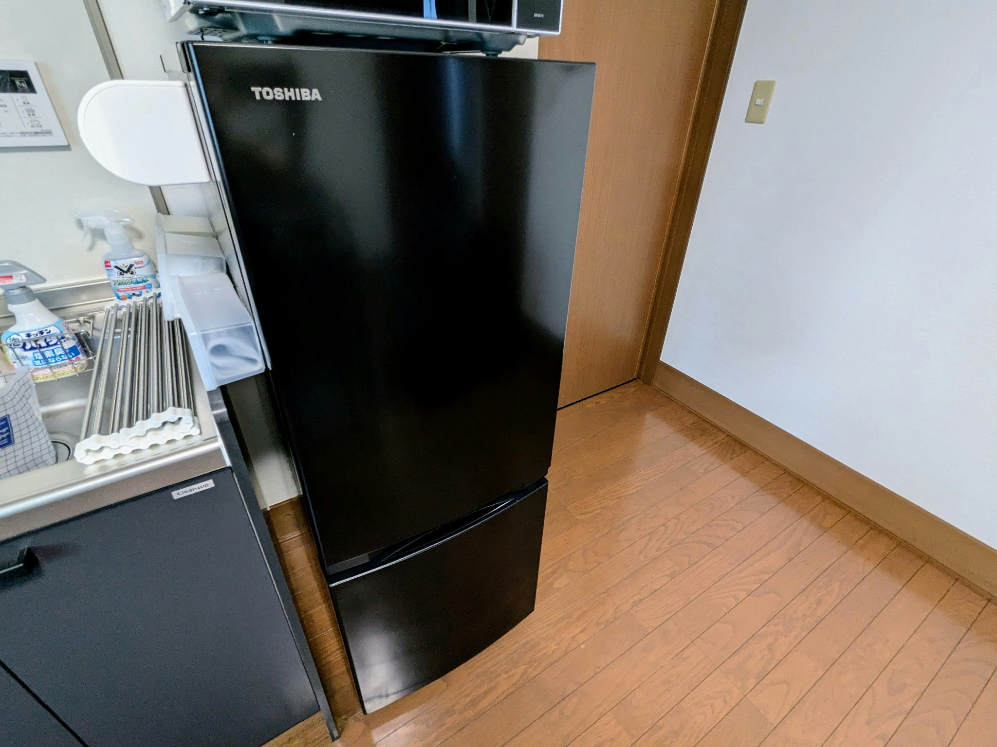 (F061)落ち着いたインテリアと機能的な家具で、家族や友人との滞在に最適な宿|ROOM3