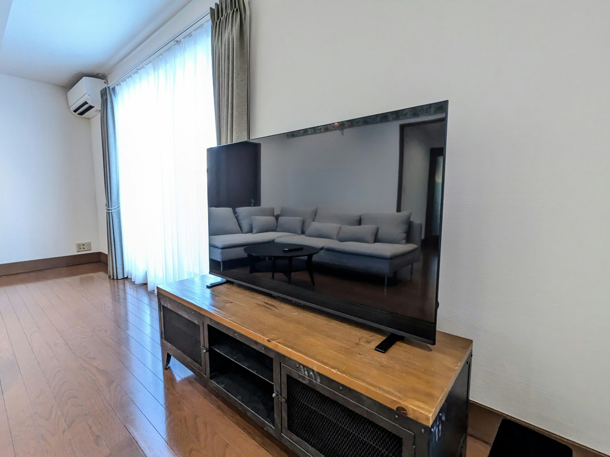 (F062)明るく落ち着いたインテリアが魅力!最大8名OKの広々空間で家族旅行にぴったり|ROOM4