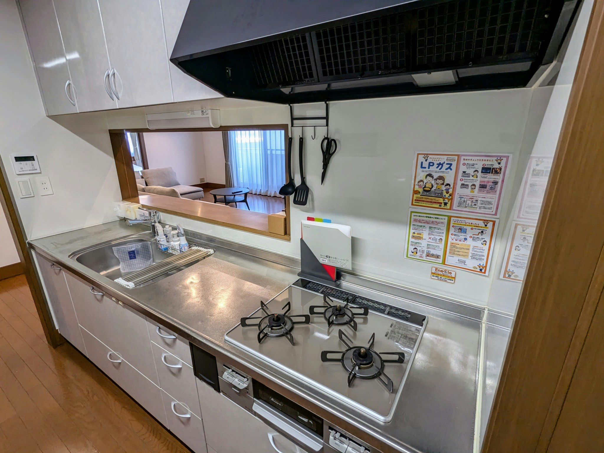 (F062)明るく落ち着いたインテリアが魅力!最大8名OKの広々空間で家族旅行にぴったり|ROOM4