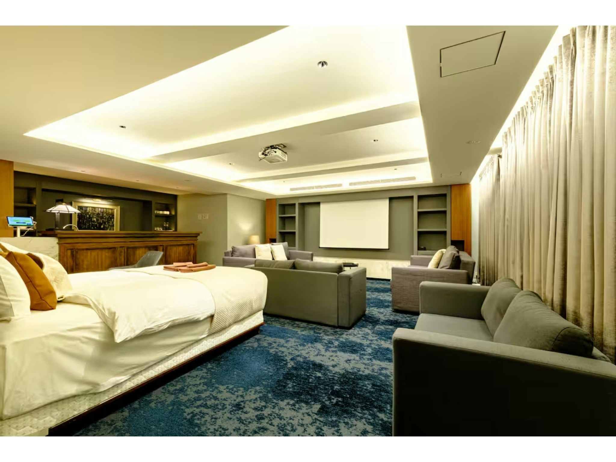 【B1】六本木駅近2分|地下の隠れ家デザイナーズルーム