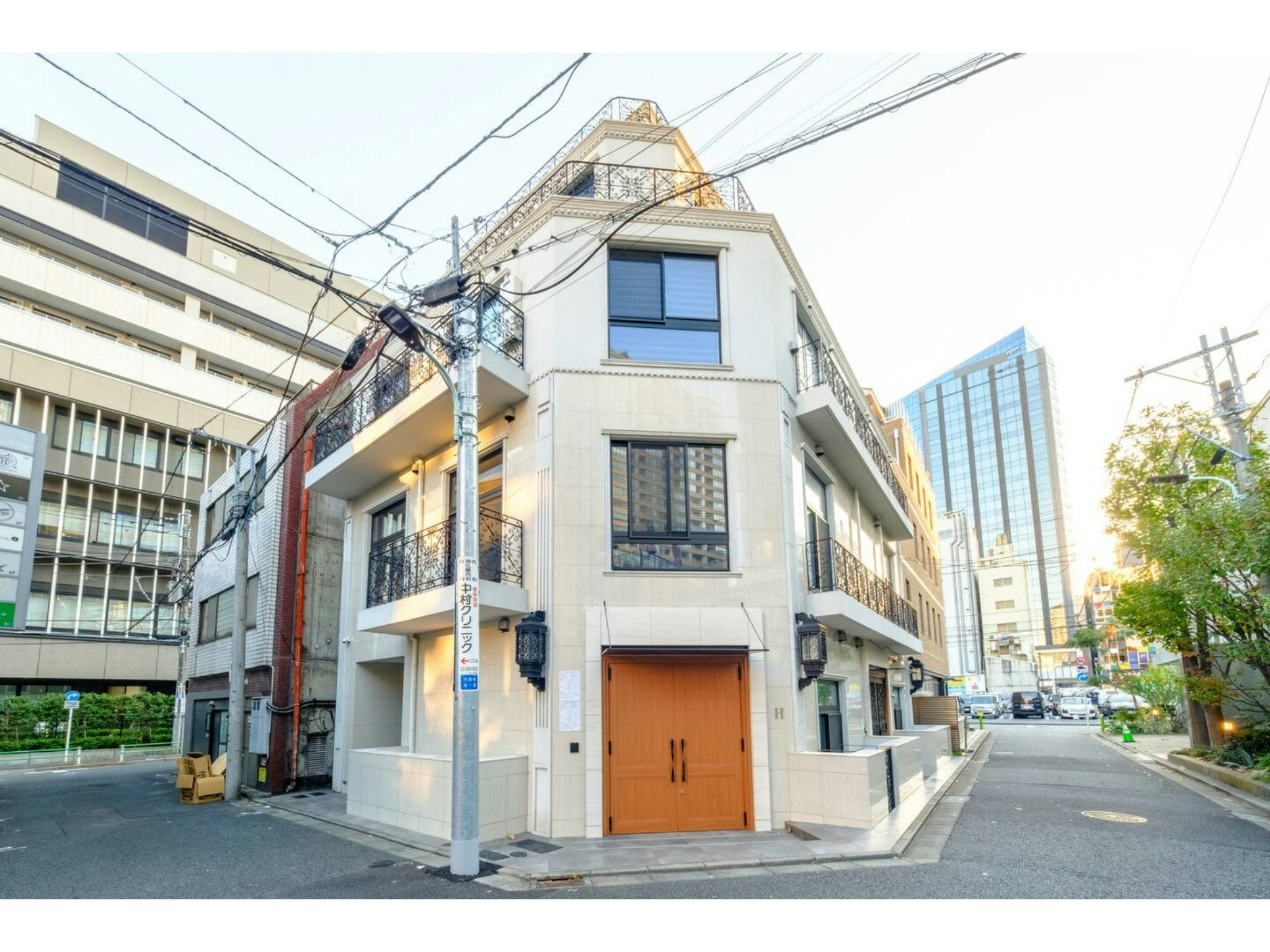 【B1】六本木駅近2分|地下の隠れ家デザイナーズルーム