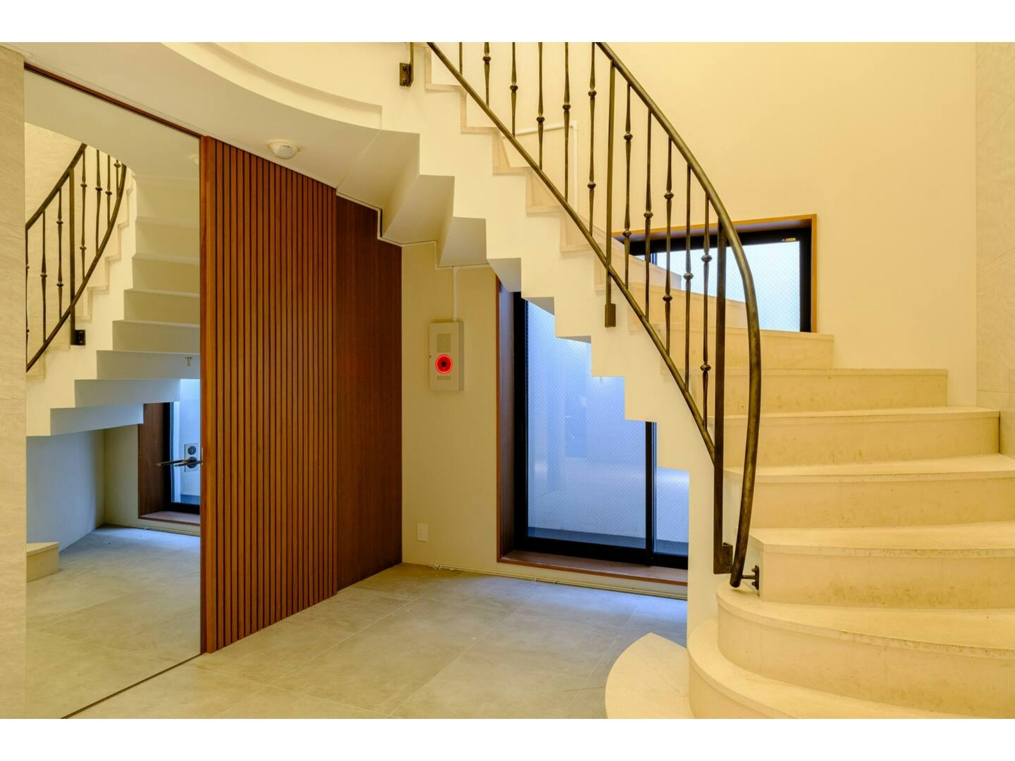 【B1】六本木駅近2分|地下の隠れ家デザイナーズルーム