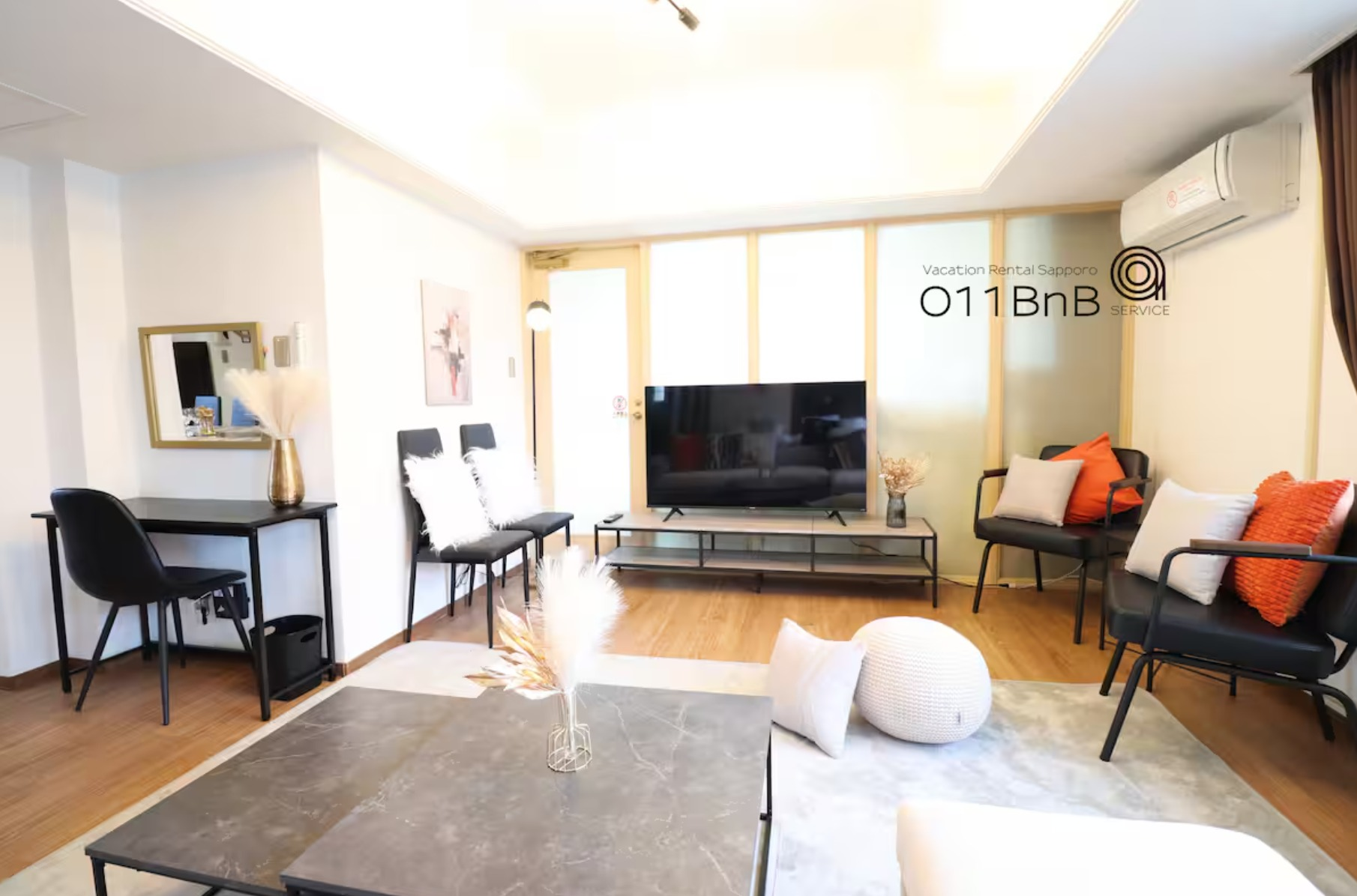 広い110m2/3ベッドルーム/8階フロア貸切/最大12名/無料駐車場/市電駅2分/アクセス良好/N