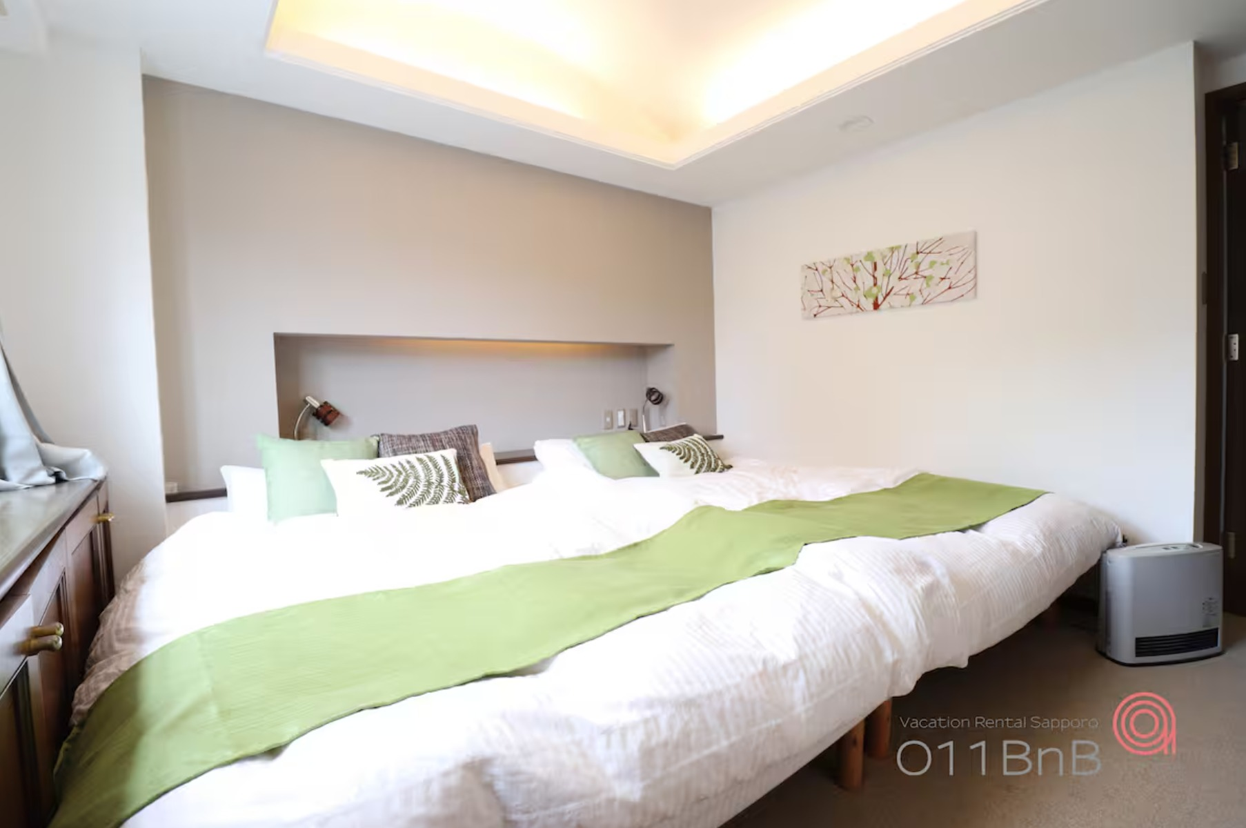 広い110m2/3ベッドルーム/8階フロア貸切/最大12名/無料駐車場/市電駅2分/アクセス良好/N