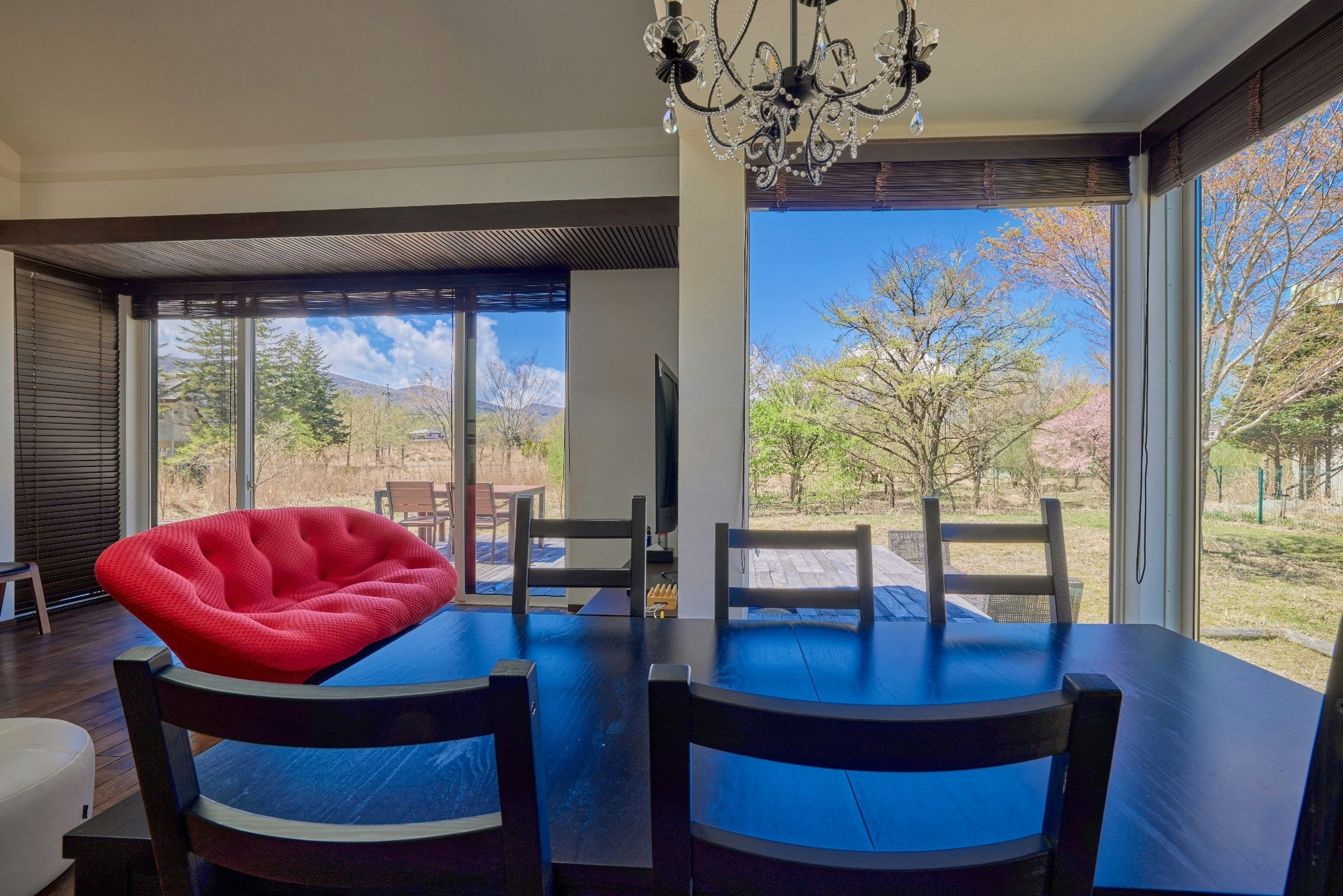 四季の富士山を望む、静かな山中湖のプライベートヴィラ。自然の中でBBQたいけ連泊割引キャン体験!