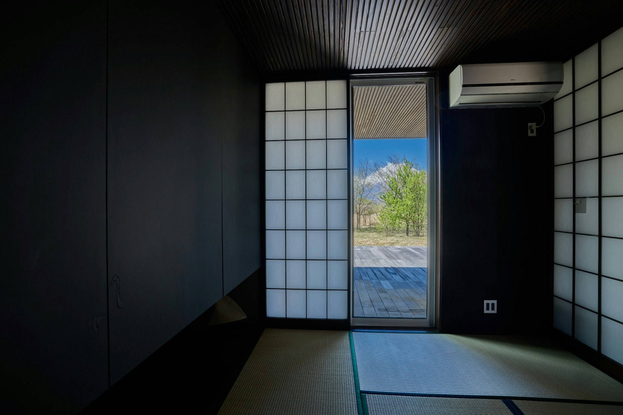 四季の富士山を望む、静かな山中湖のプライベートヴィラ。自然の中でBBQたいけ連泊割引キャン体験!