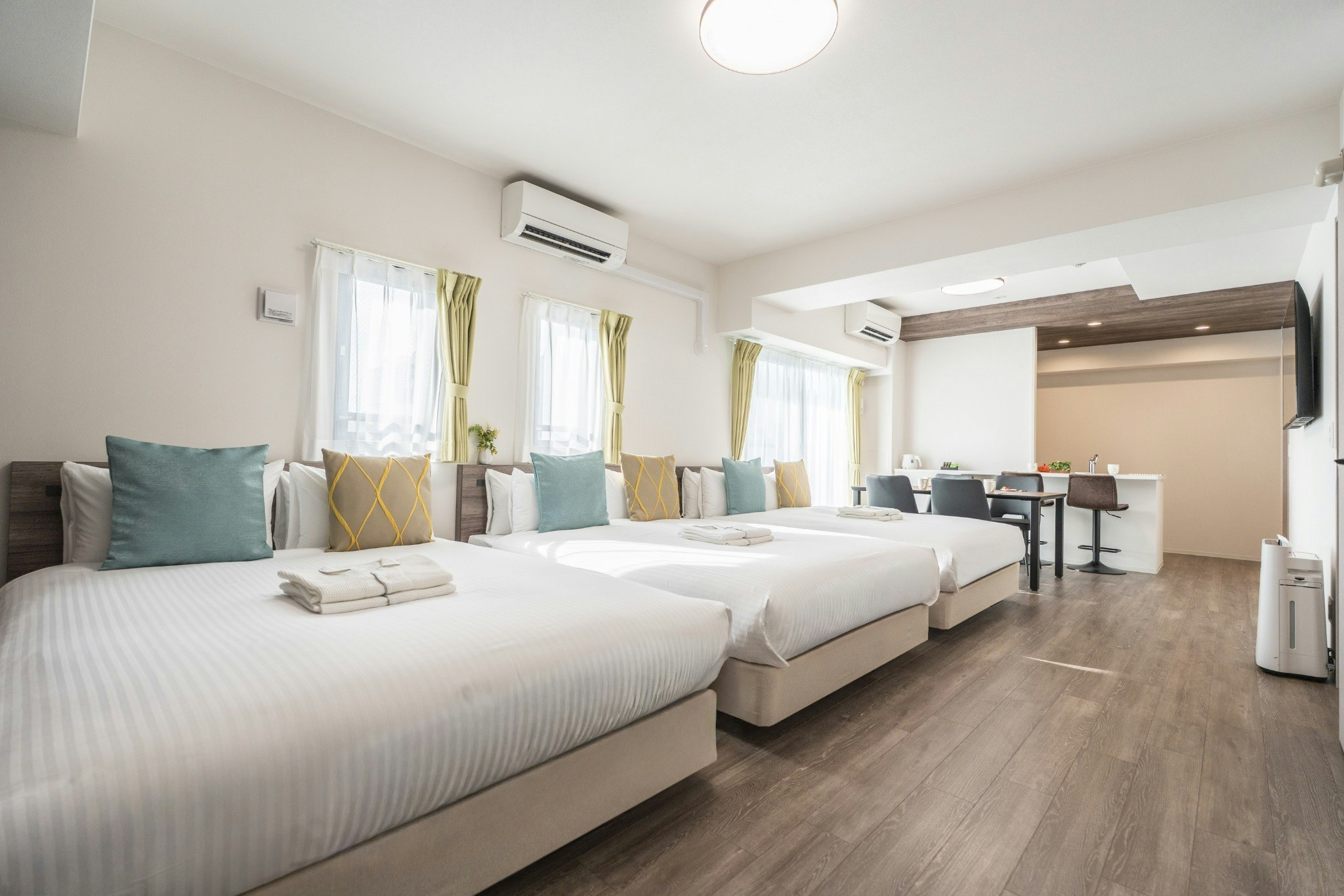 ダブルx3_45m2 /基本アメニティ完備/荷物預け棚有り