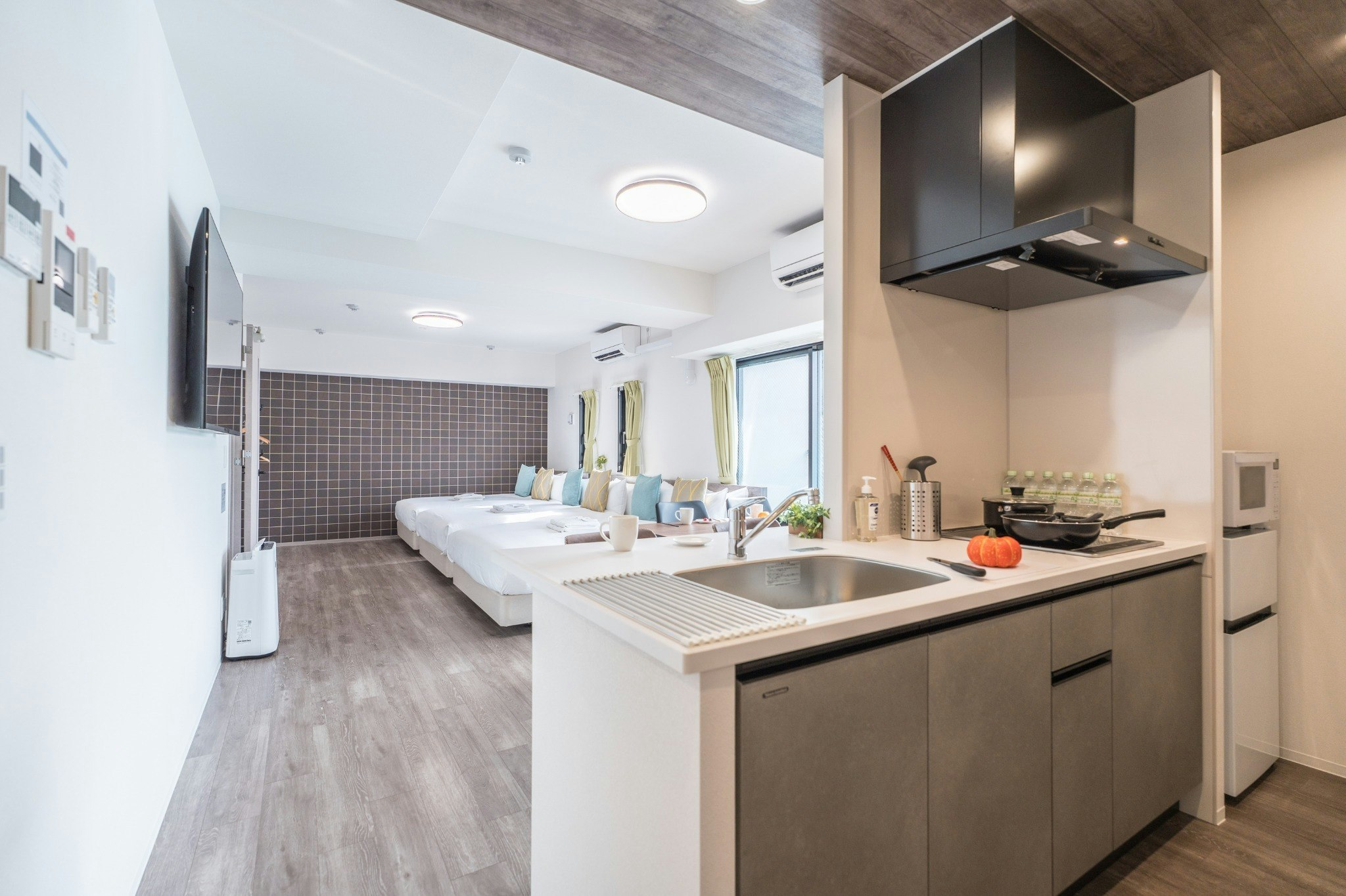 ダブルx3_45m2 /基本アメニティ完備/荷物預け棚有り