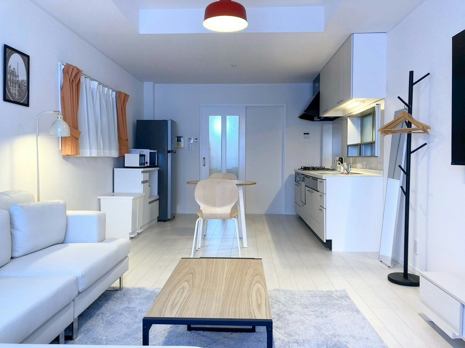 広いリビングと65インチTV/駐車場付き戸建/最大12名/ CS22