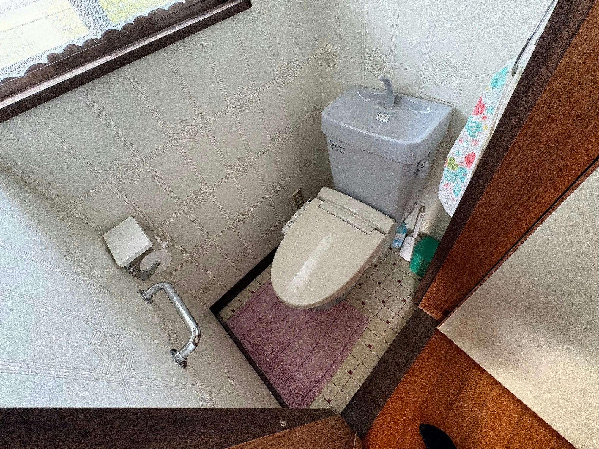 湖白【コハクチョウ舞う湖畔の町】夕日が美しい2階洋室