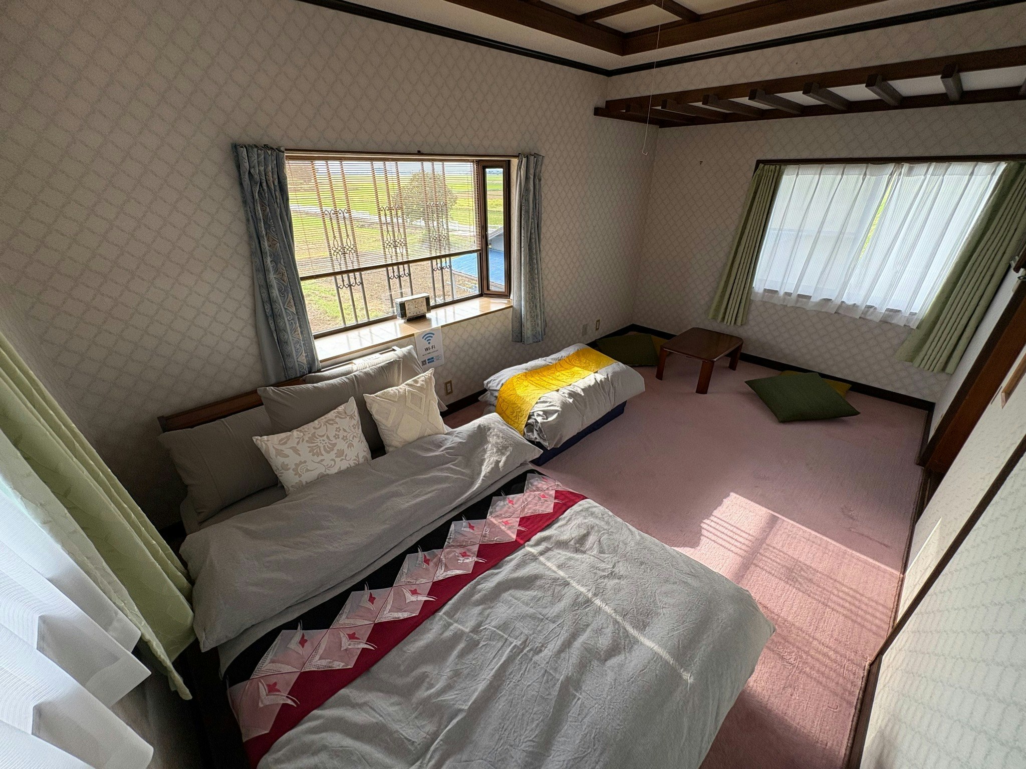 湖白【コハクチョウ舞う湖畔の町】夕日が美しい2階洋室