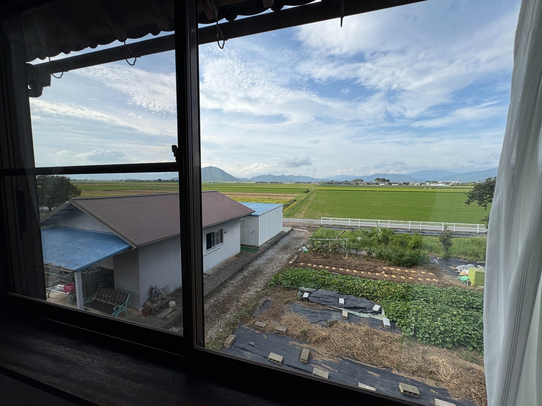 湖白【コハクチョウ舞う湖畔の町】夕日が美しい2階洋室