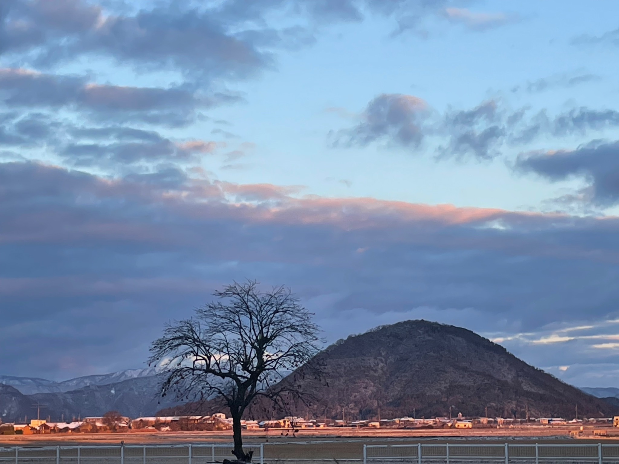 湖白【コハクチョウ舞う湖畔の町】田園風景が美しい2階和室