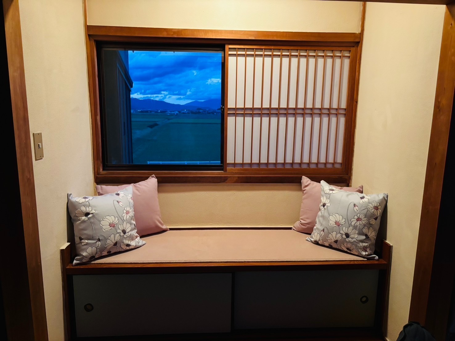 湖白【コハクチョウ舞う湖畔の町】田園風景が美しい2階和室