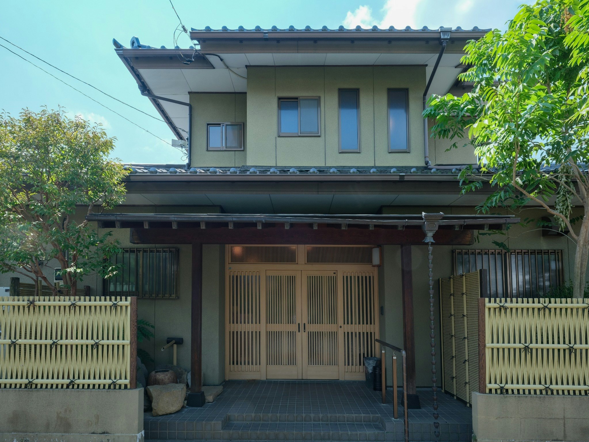 富士山ビュー&茶室付き|甲府駅徒歩15分・最大14名OKの一棟貸し宿