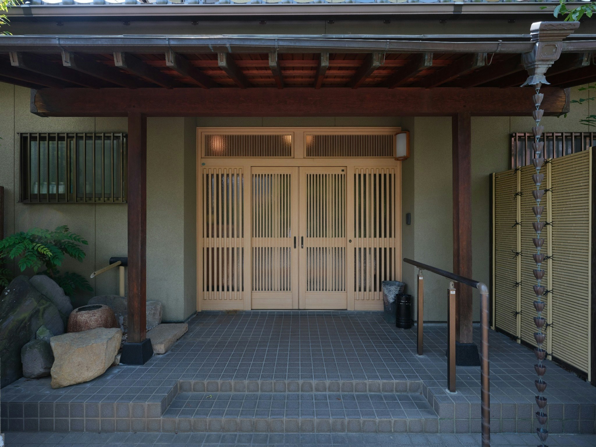 富士山ビュー&茶室付き|甲府駅徒歩15分・最大14名OKの一棟貸し宿