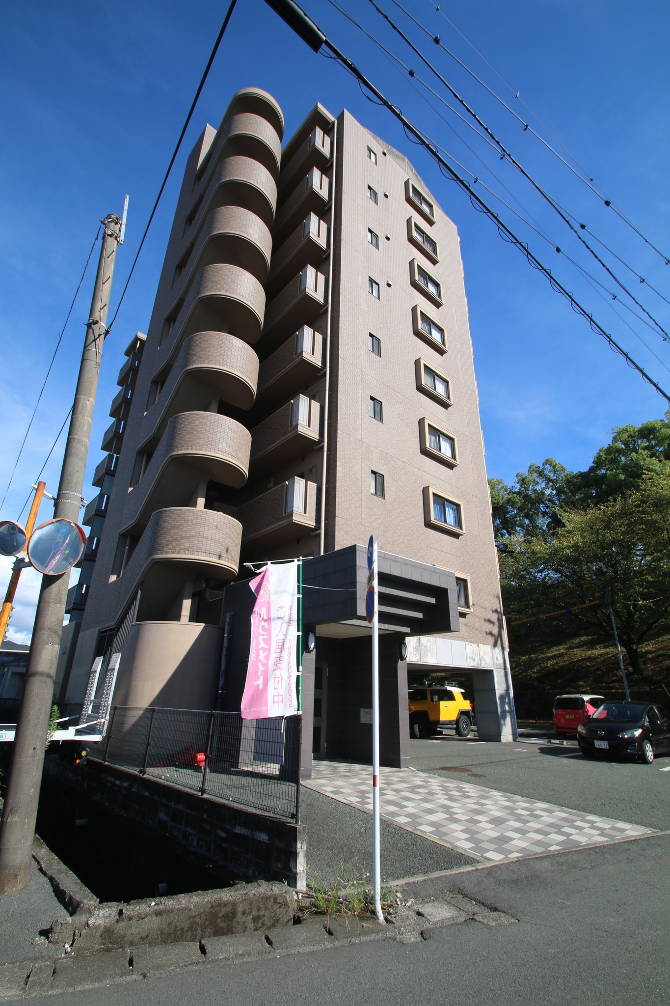 駐車場1台。熊本城そば、スタイリッシュな1LDK