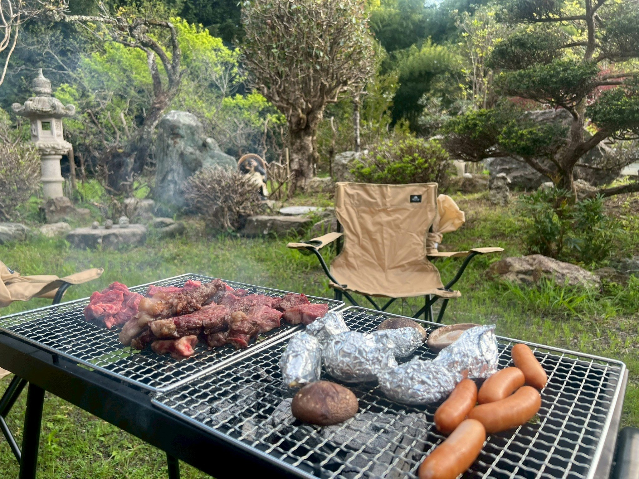 自然に囲まれた約1,000m2の敷地に佇む古民家。 最大10名様で、BBQなどアウトドアを満喫!