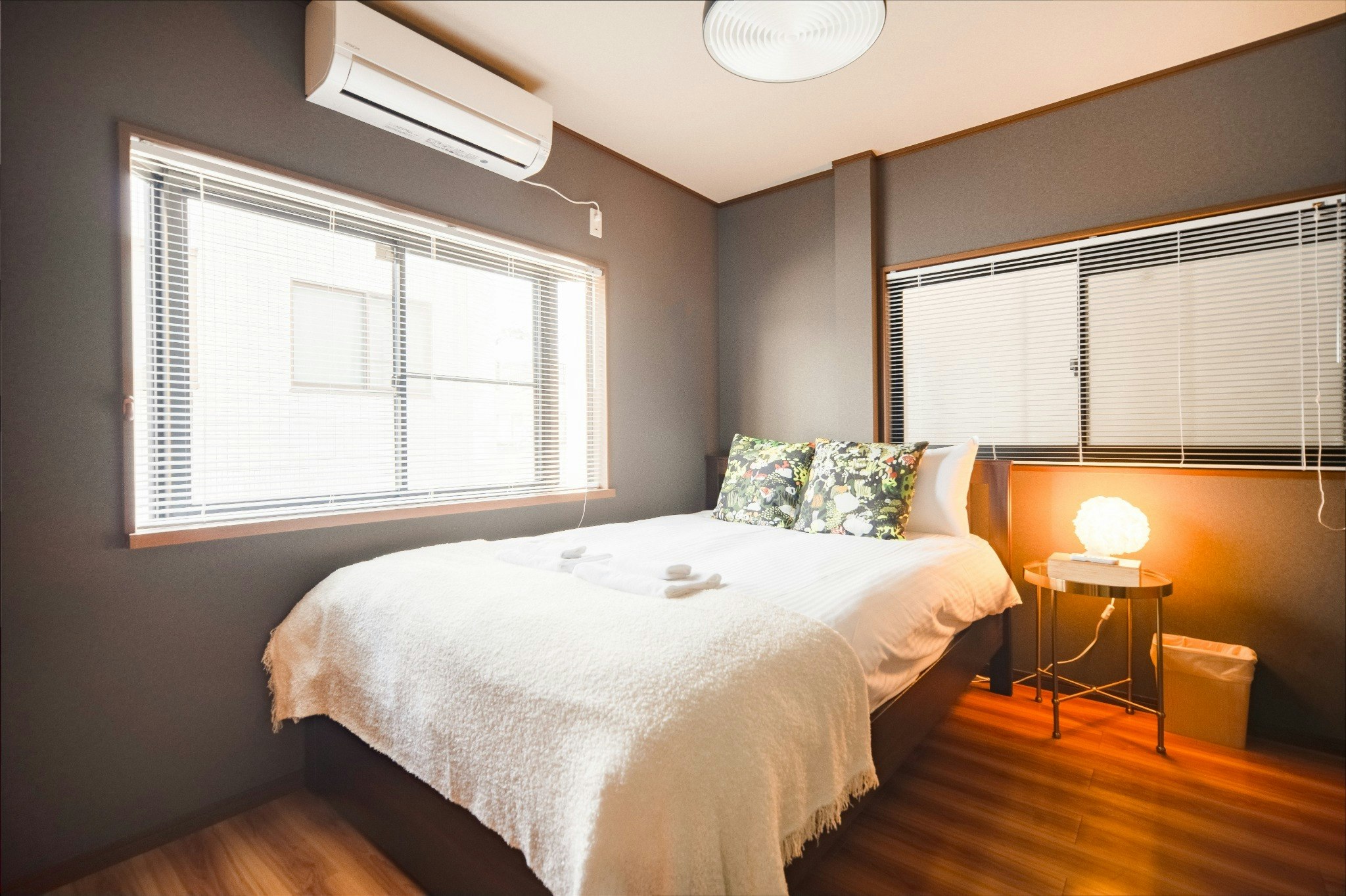 岸里玉出駅から徒歩わずか3分|電車でなんば・道頓堀・日本橋へ6分直通|5寝室・2バスルーム・駐車場付