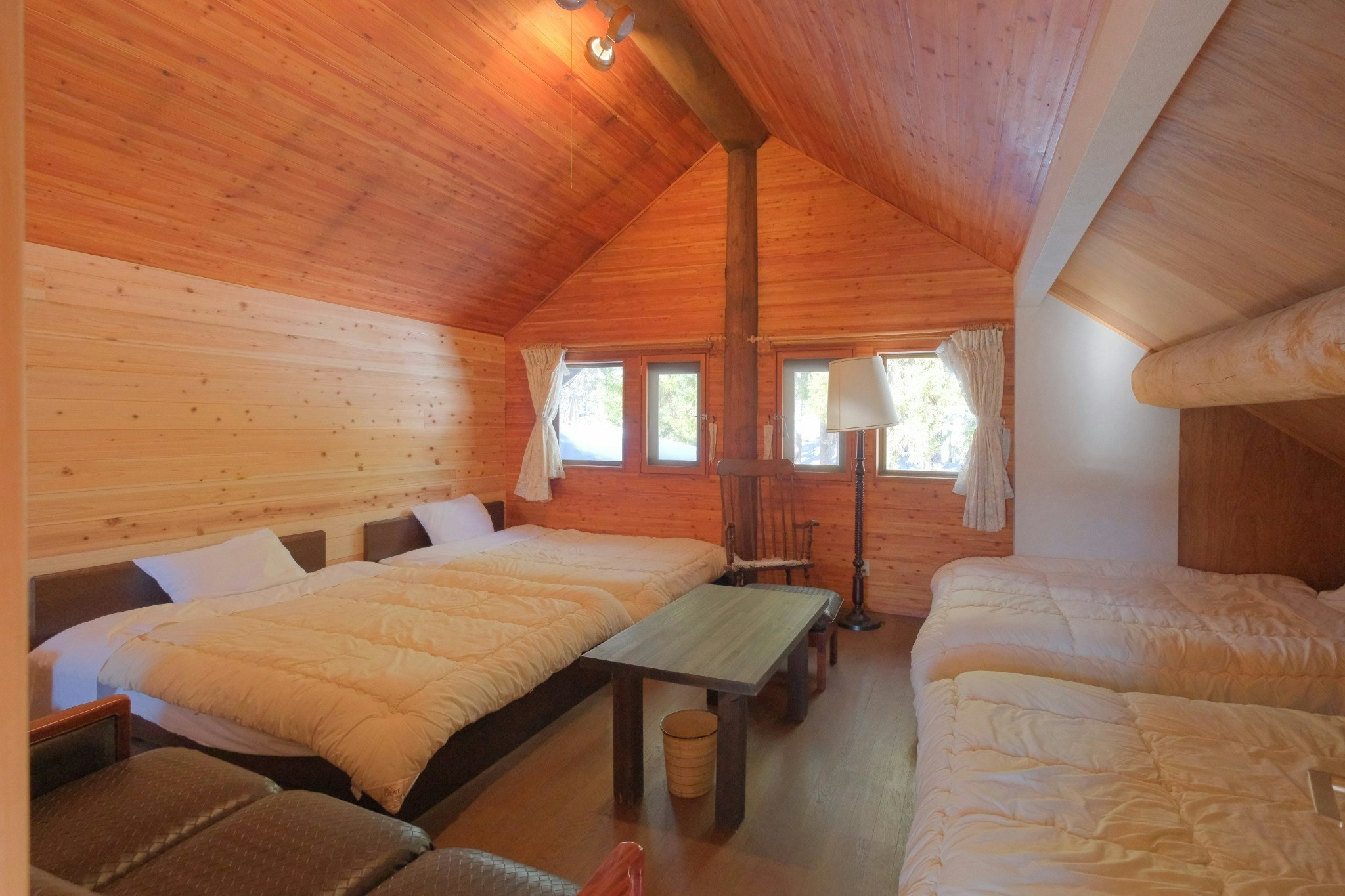 最大10名可能!飯縄山の麓にある、自然に包まれたログハウス