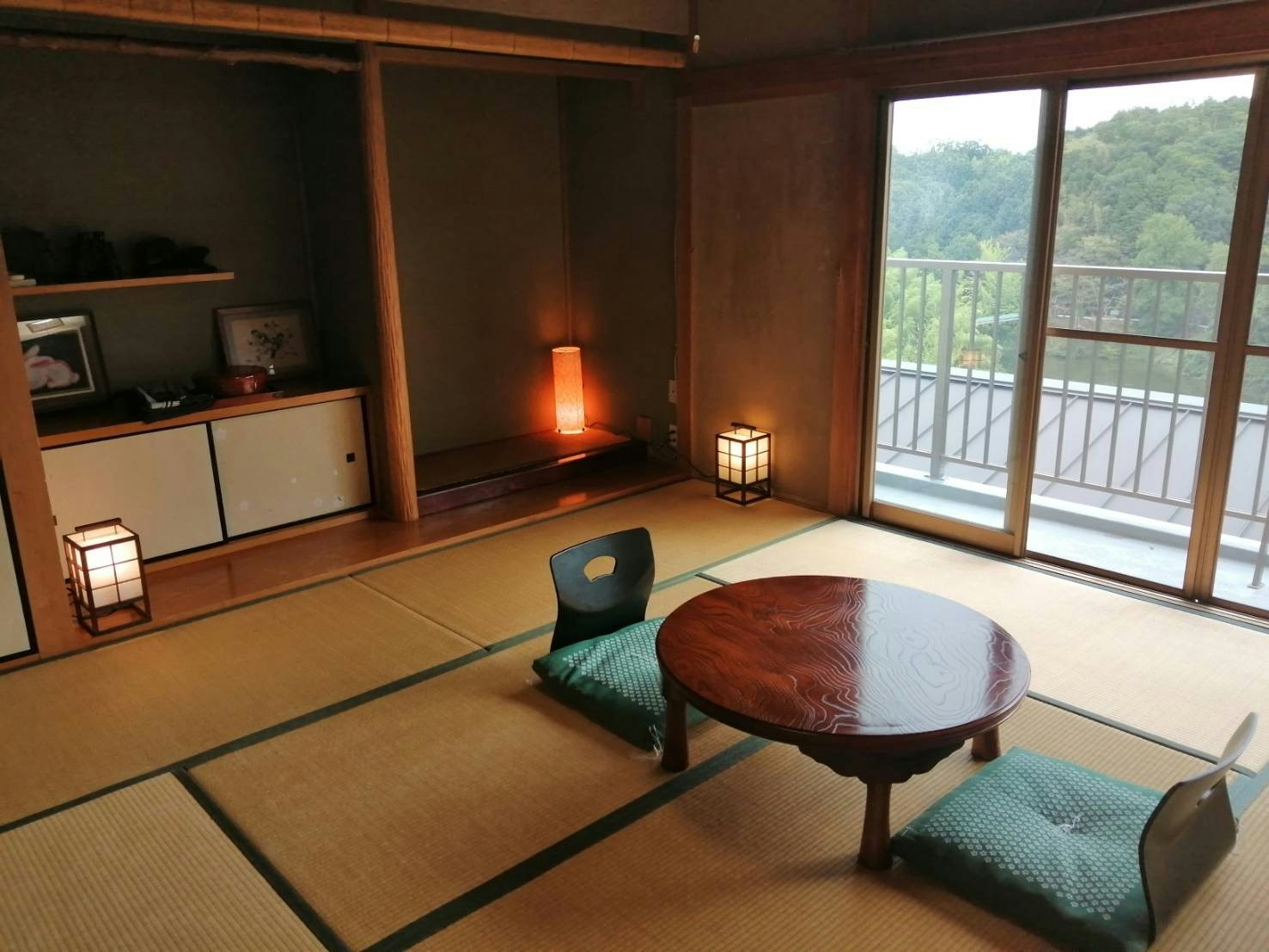 眺望抜群の一軒家|朝護孫子寺9分・9名・P無料