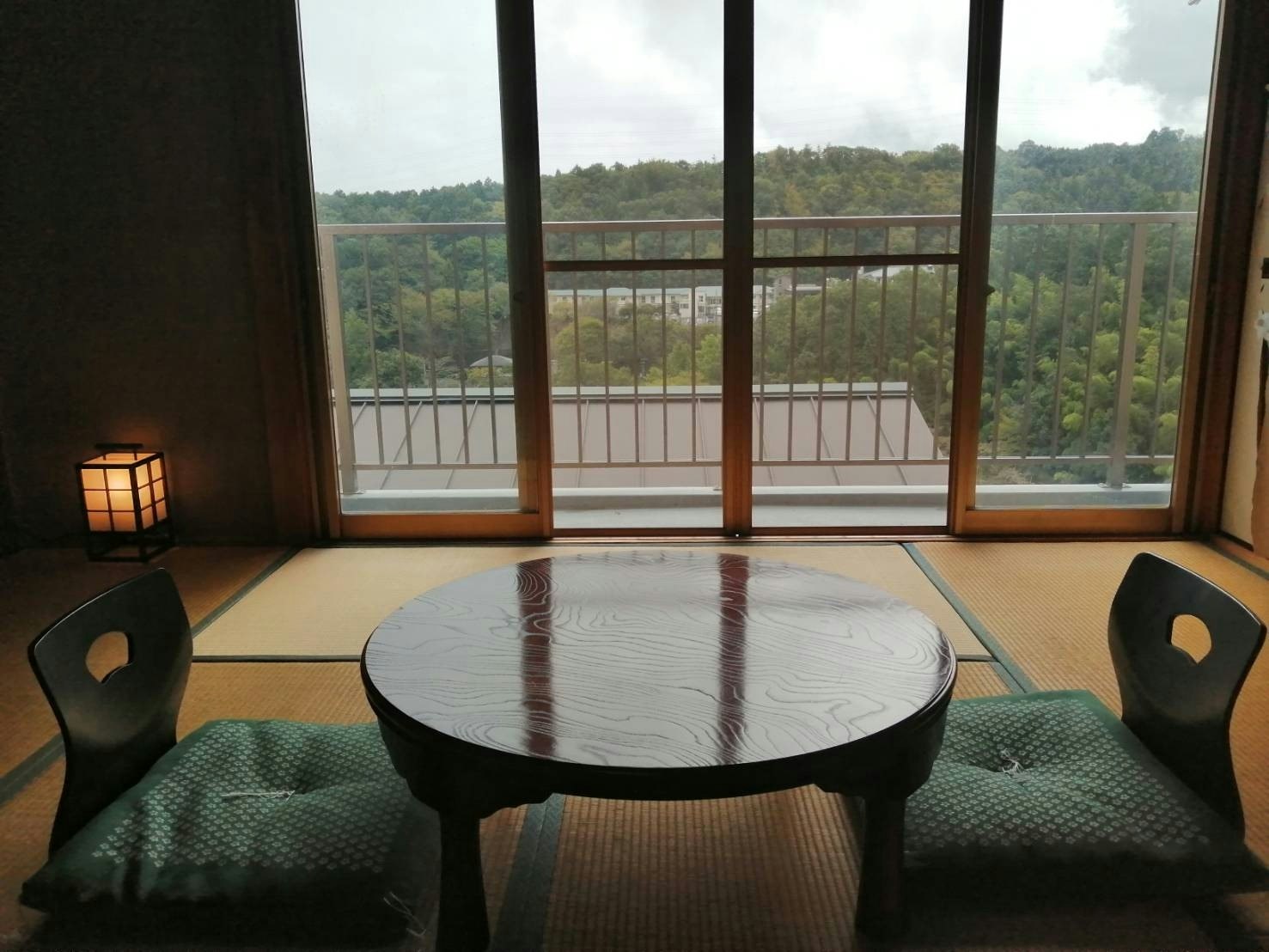 眺望抜群の一軒家|朝護孫子寺9分・9名・P無料