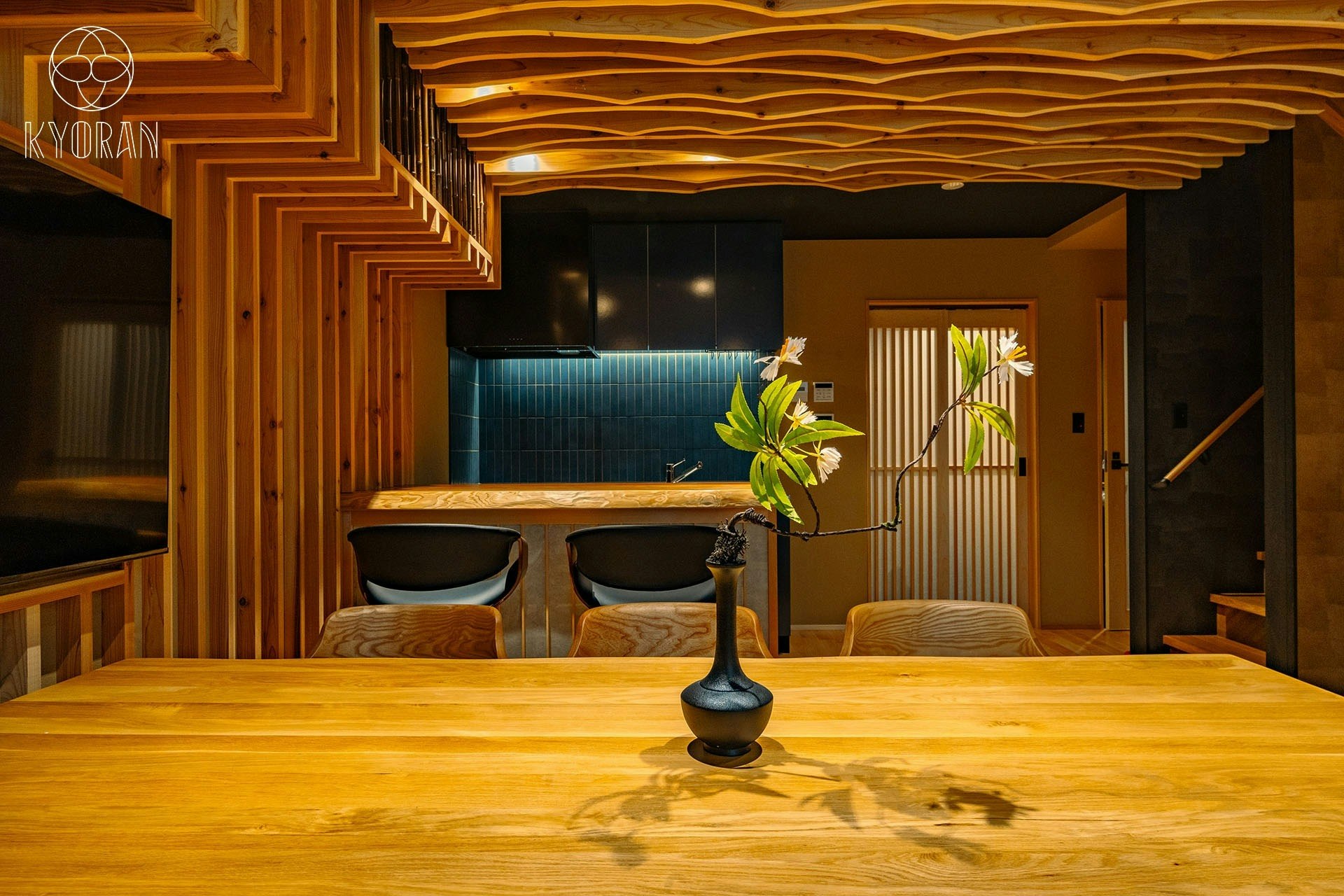 伏見稲荷大社徒歩5分、京阪電車徒歩1分、 9名4LDK~贅沢を愉しむ雅な空間